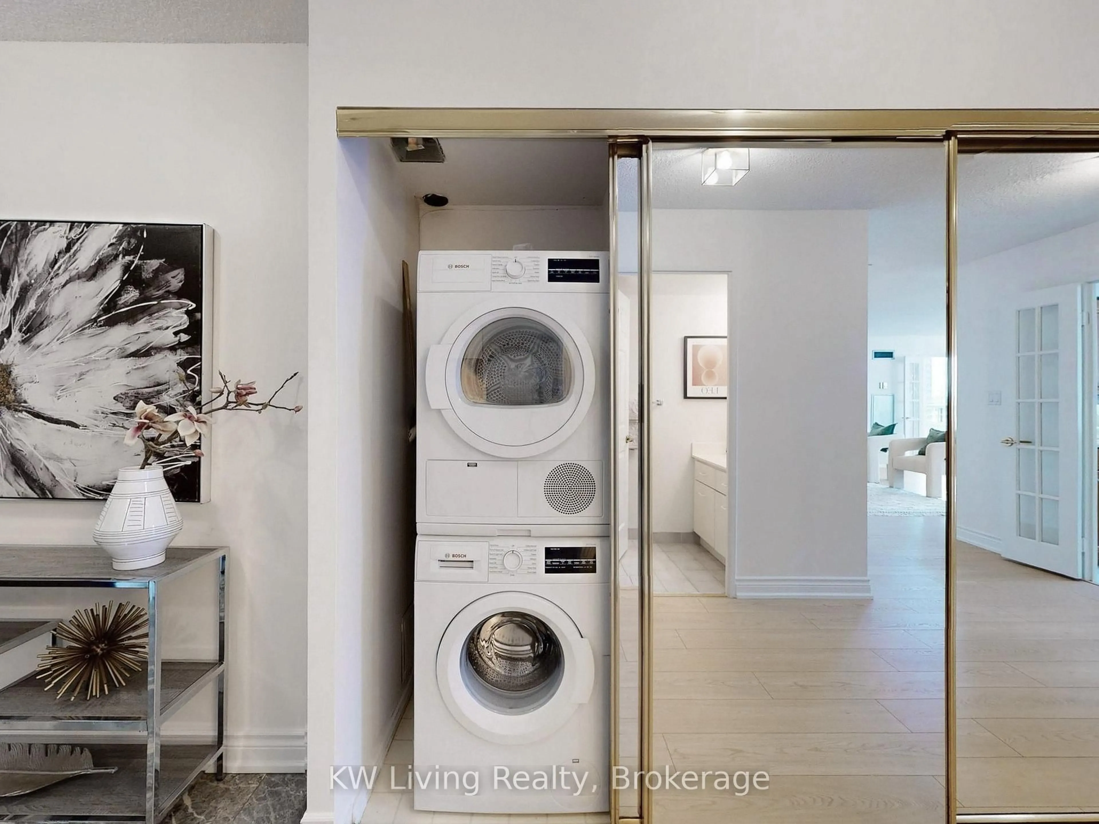 Laundry room for 30 Greenfield Ave #1511, Toronto Ontario M2N 6N3