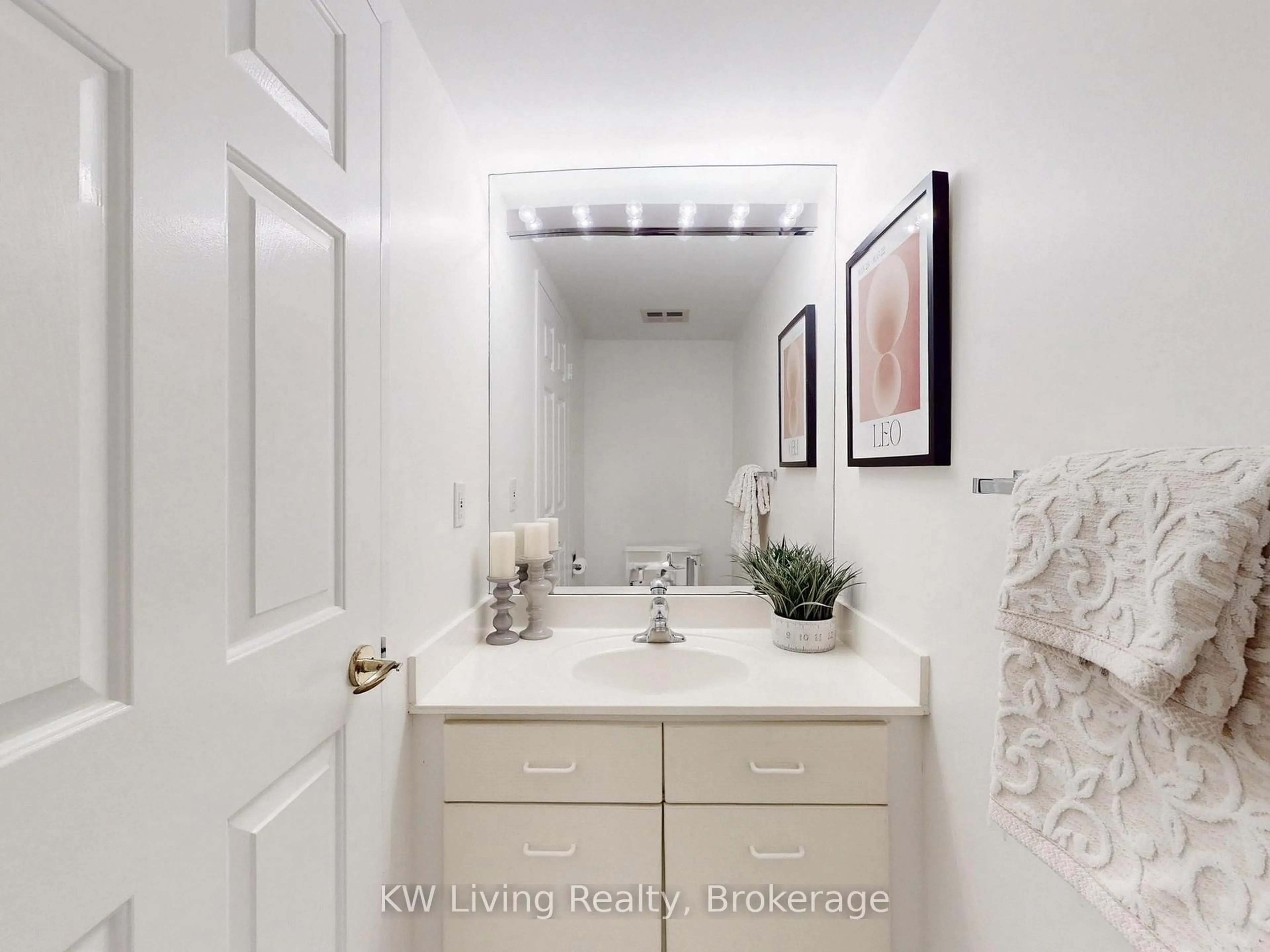 Contemporary bathroom, ceramic/tile floor for 30 Greenfield Ave #1511, Toronto Ontario M2N 6N3