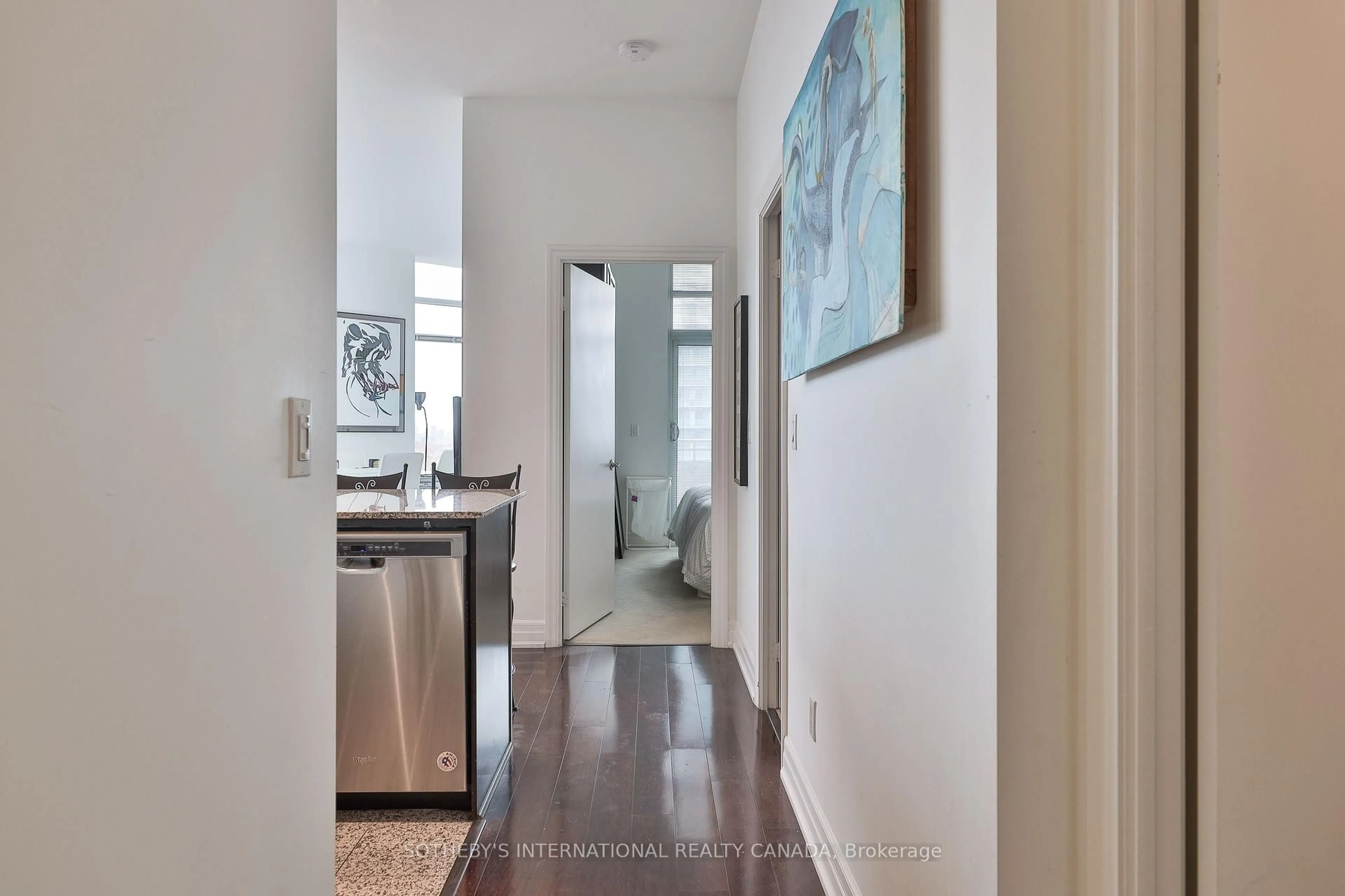 Indoor entryway for 8 Scollard St #Ph 201, Toronto Ontario M5R 1E9