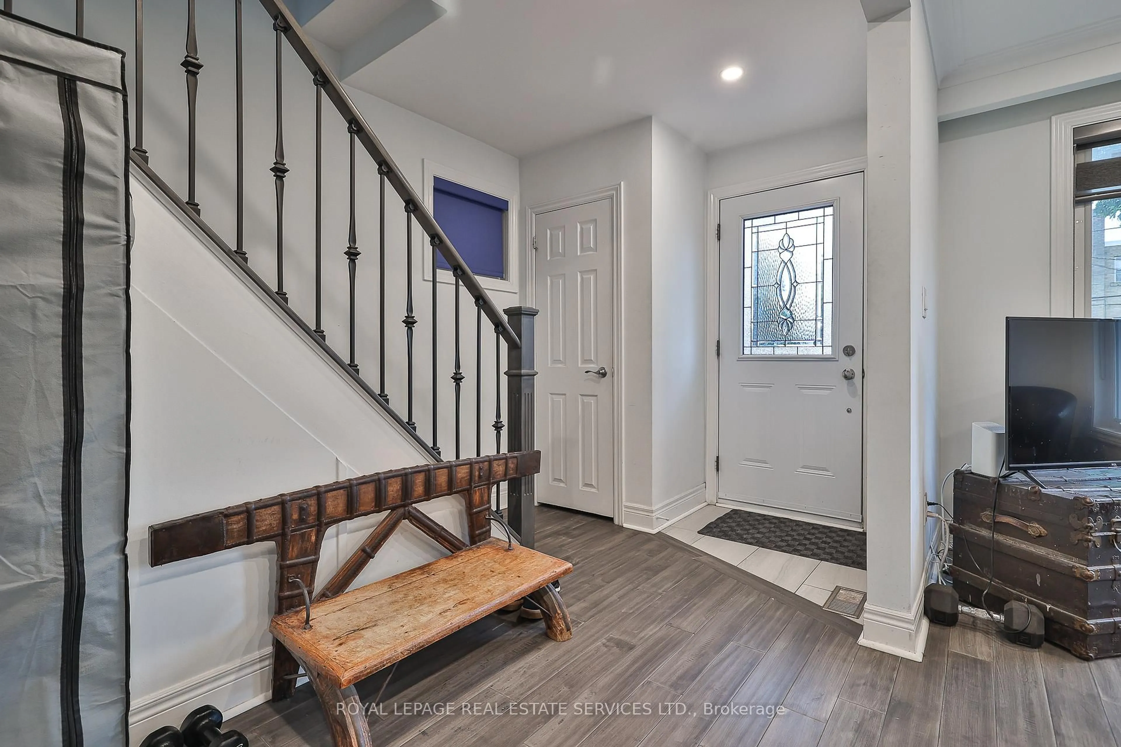 Indoor entryway for 224 Overbrook Pl, Toronto Ontario M3H 4R6