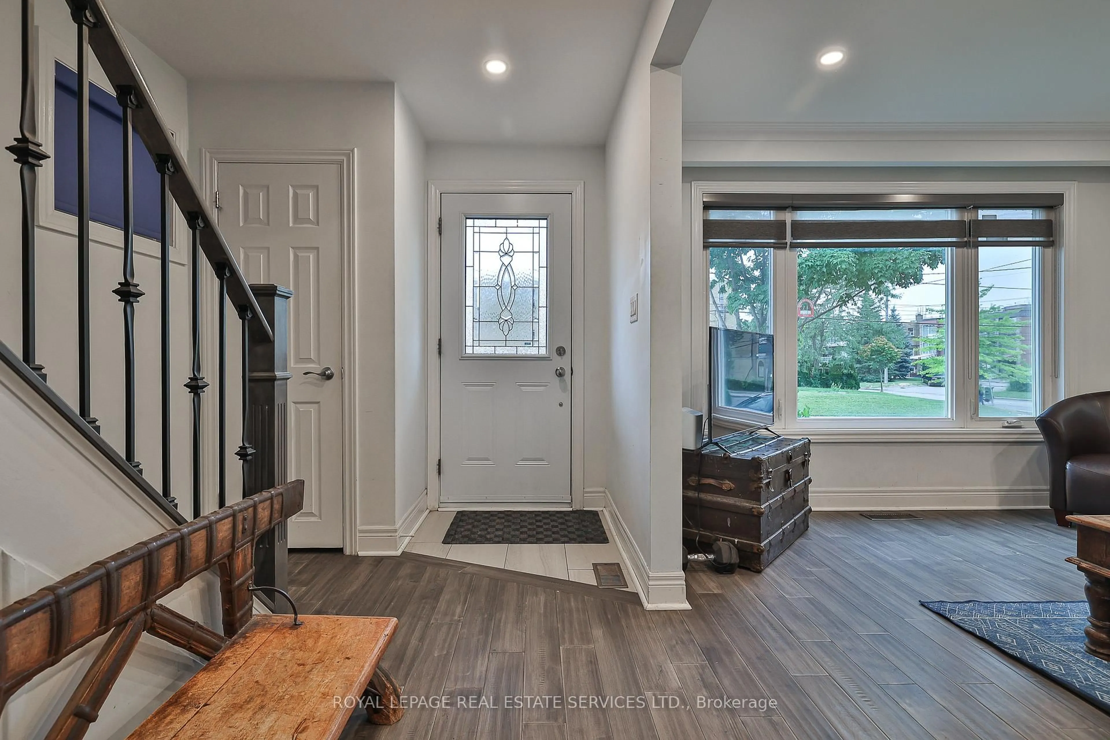 Indoor entryway for 224 Overbrook Pl, Toronto Ontario M3H 4R6