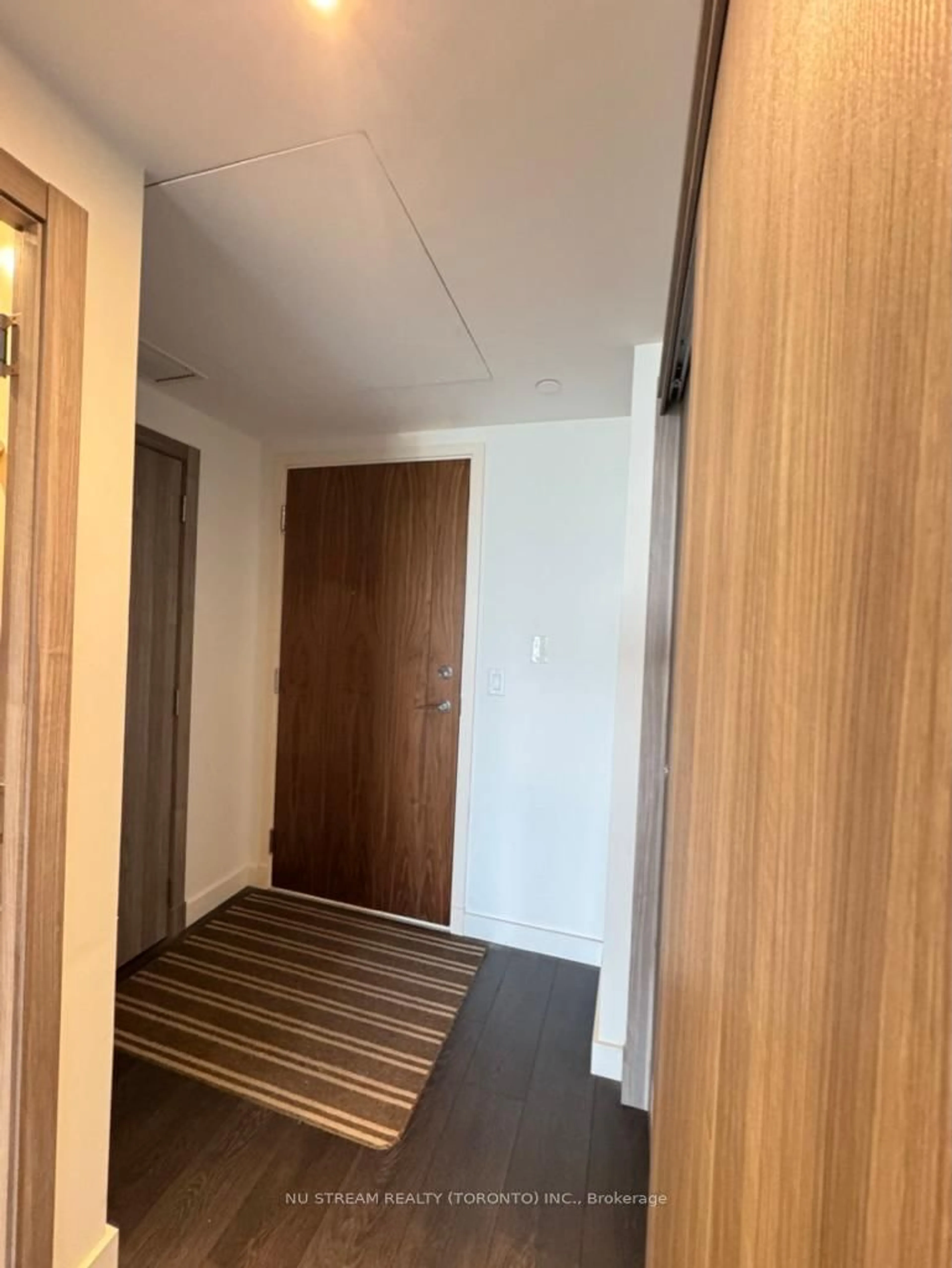 Indoor foyer for 25 McMahon Dr #1510, Toronto Ontario M2K 0J1