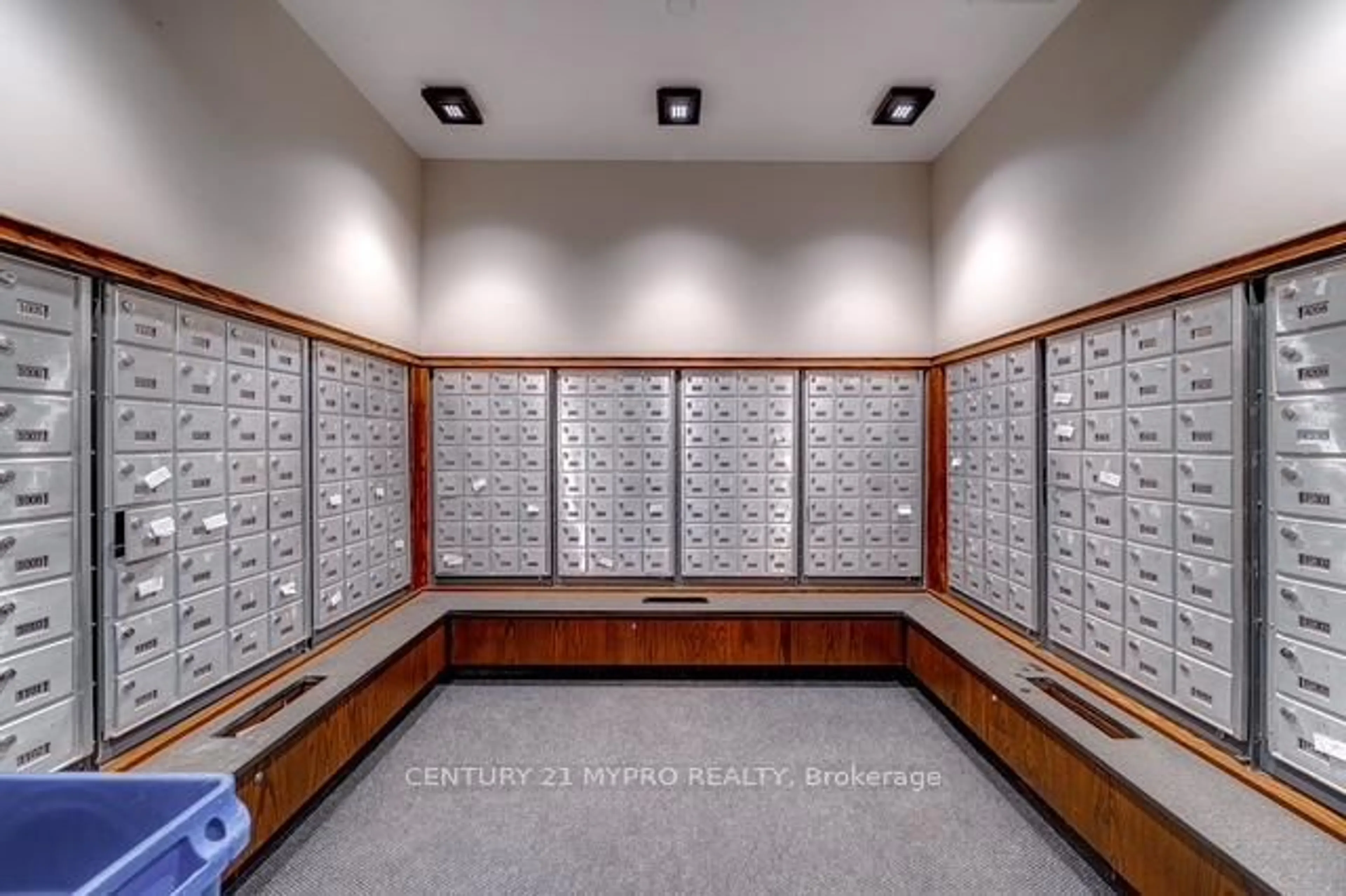 Indoor foyer for 426 University Ave #1705, Toronto Ontario M5G 1S9