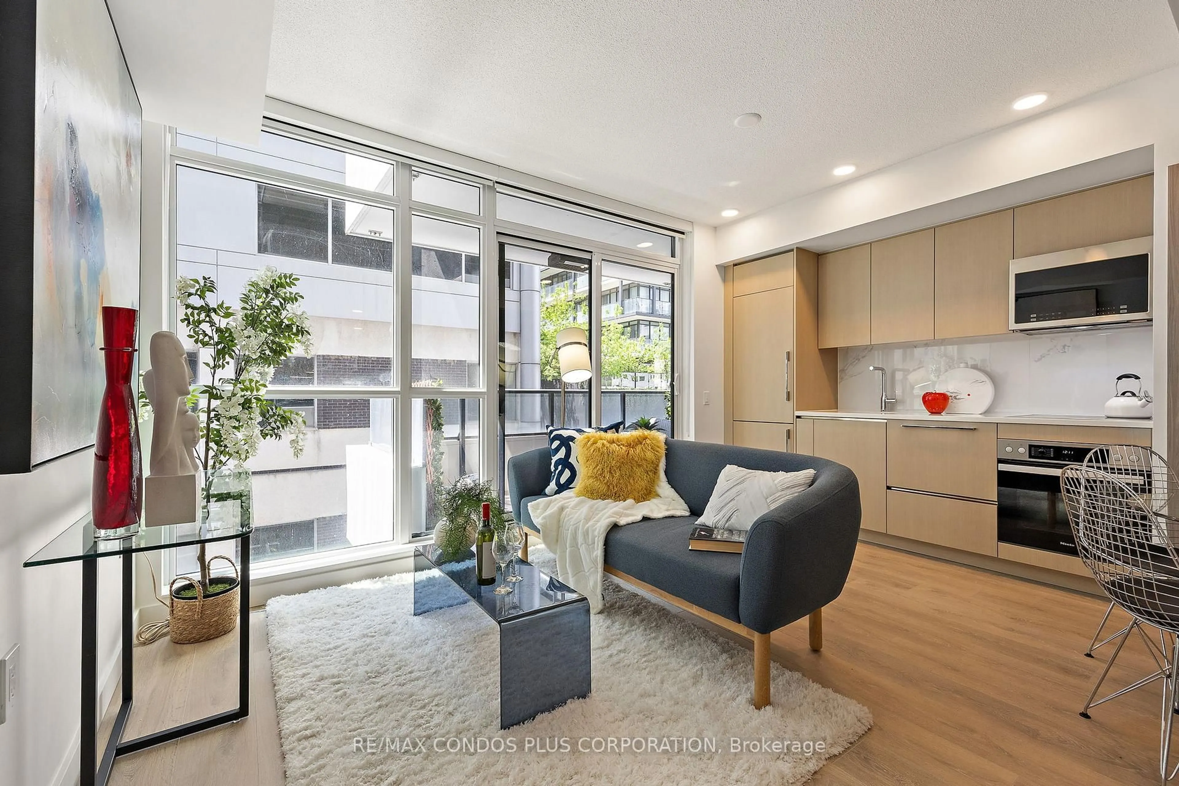 Living room with furniture, unknown for 38 Widmer St #810, Toronto Ontario M5V 0V7