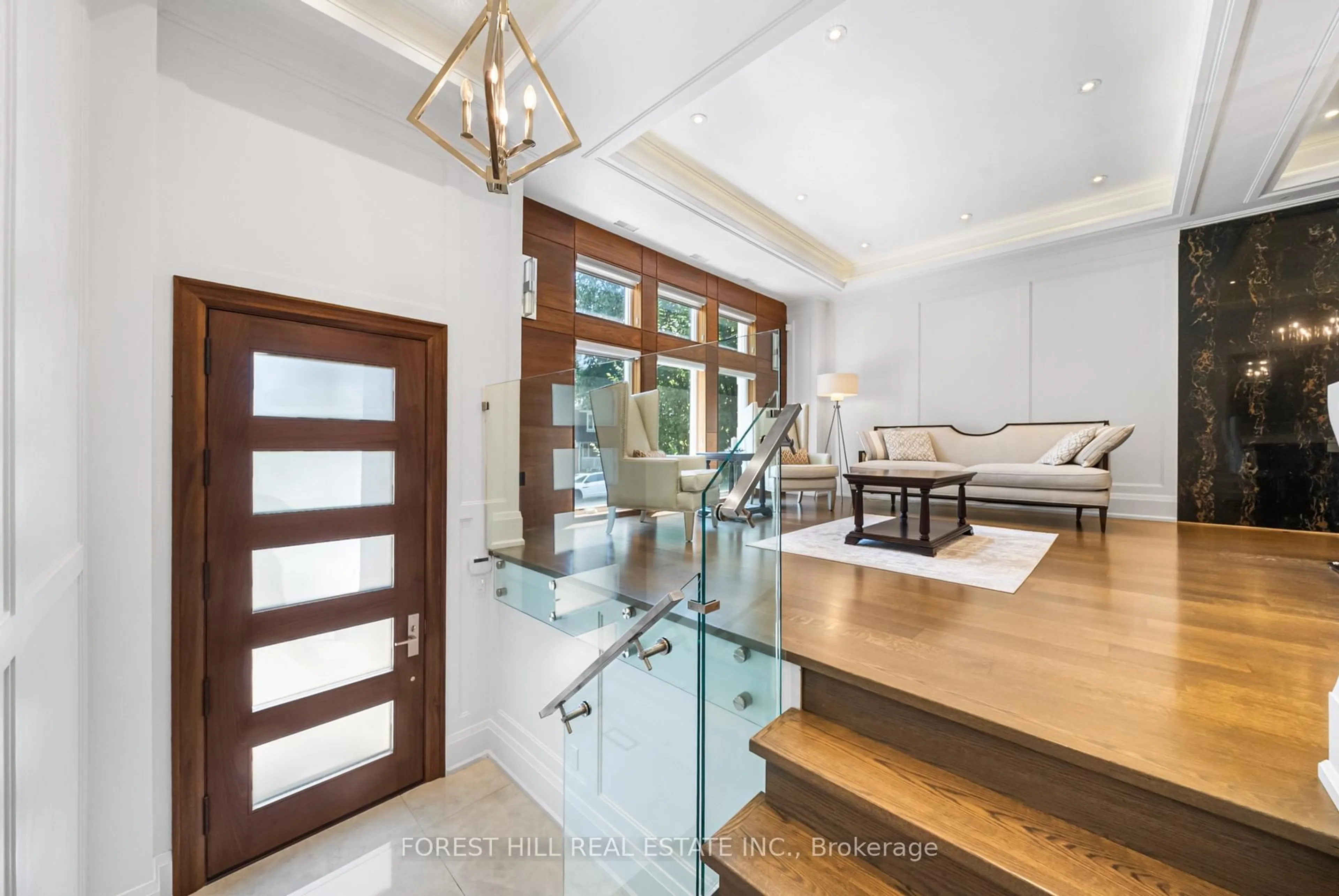 Indoor foyer for 200 Snowdon Ave, Toronto Ontario M4N 2B2