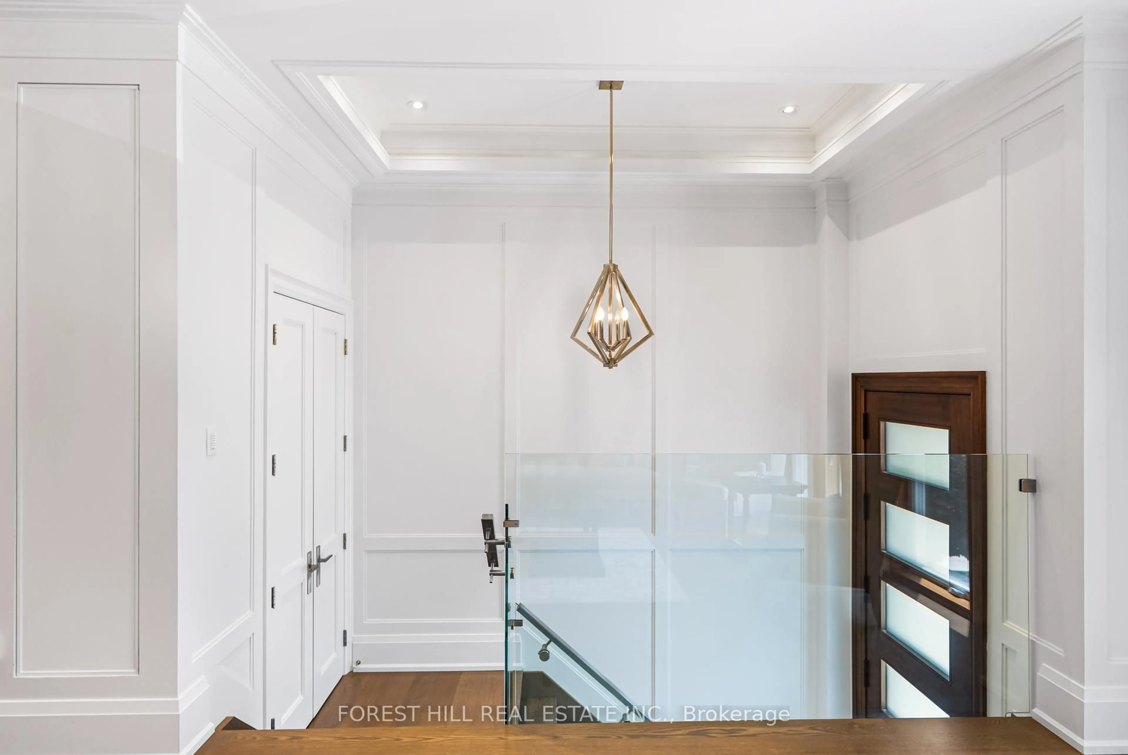 Indoor entryway for 200 Snowdon Ave, Toronto Ontario M4N 2B2