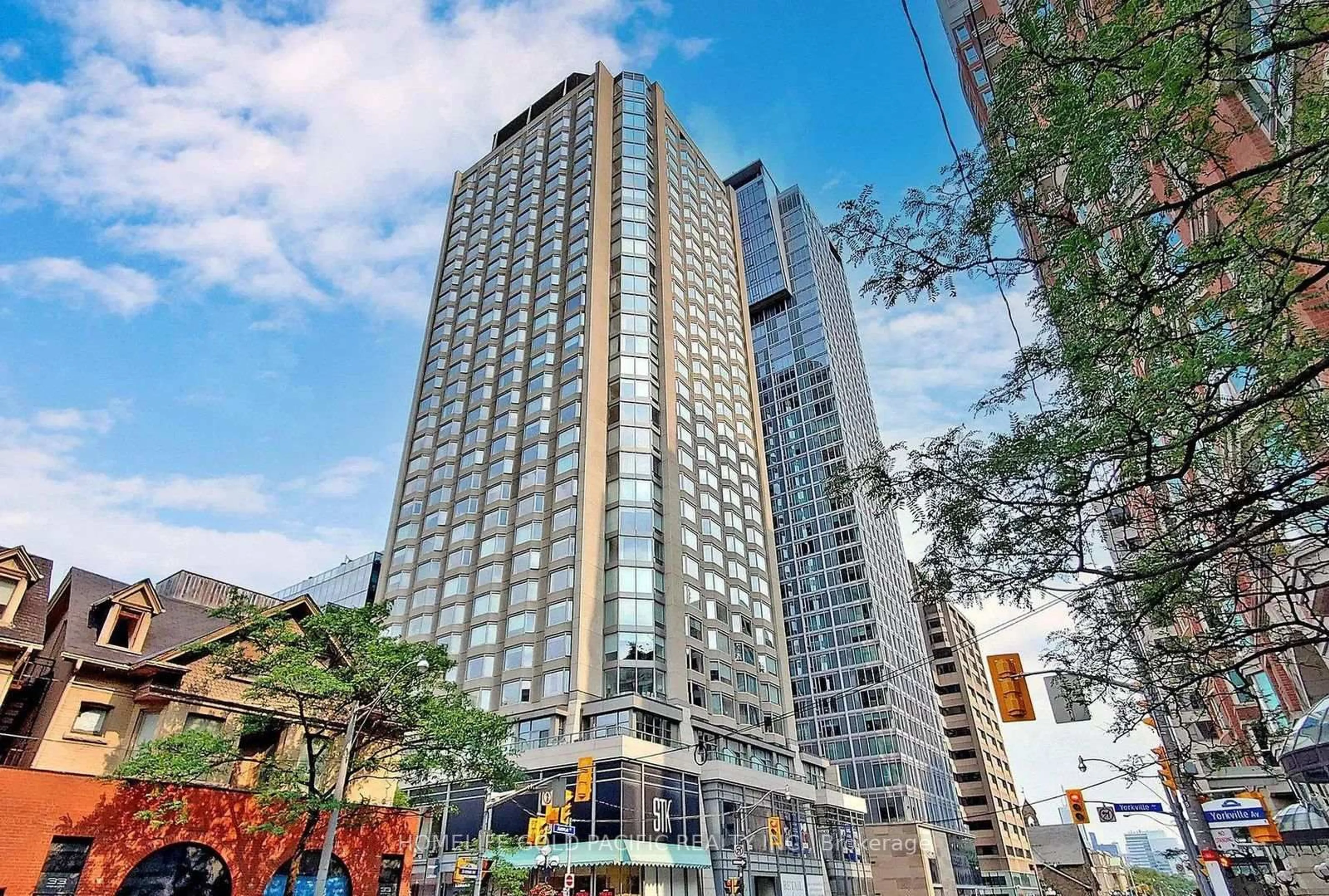 Indoor foyer for 155 Yorkville Ave #2313, Toronto Ontario M5R 0B4