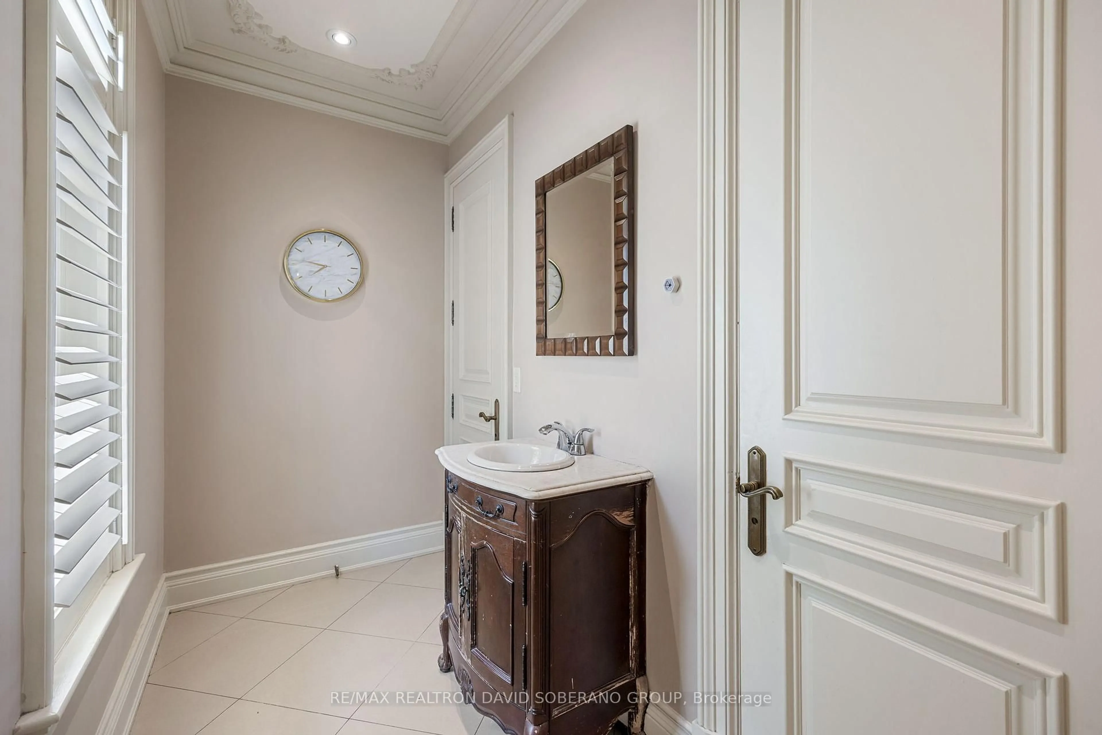 Standard bathroom, ceramic/tile floor for 10 Bainbridge Ave, Toronto Ontario M3H 2J7