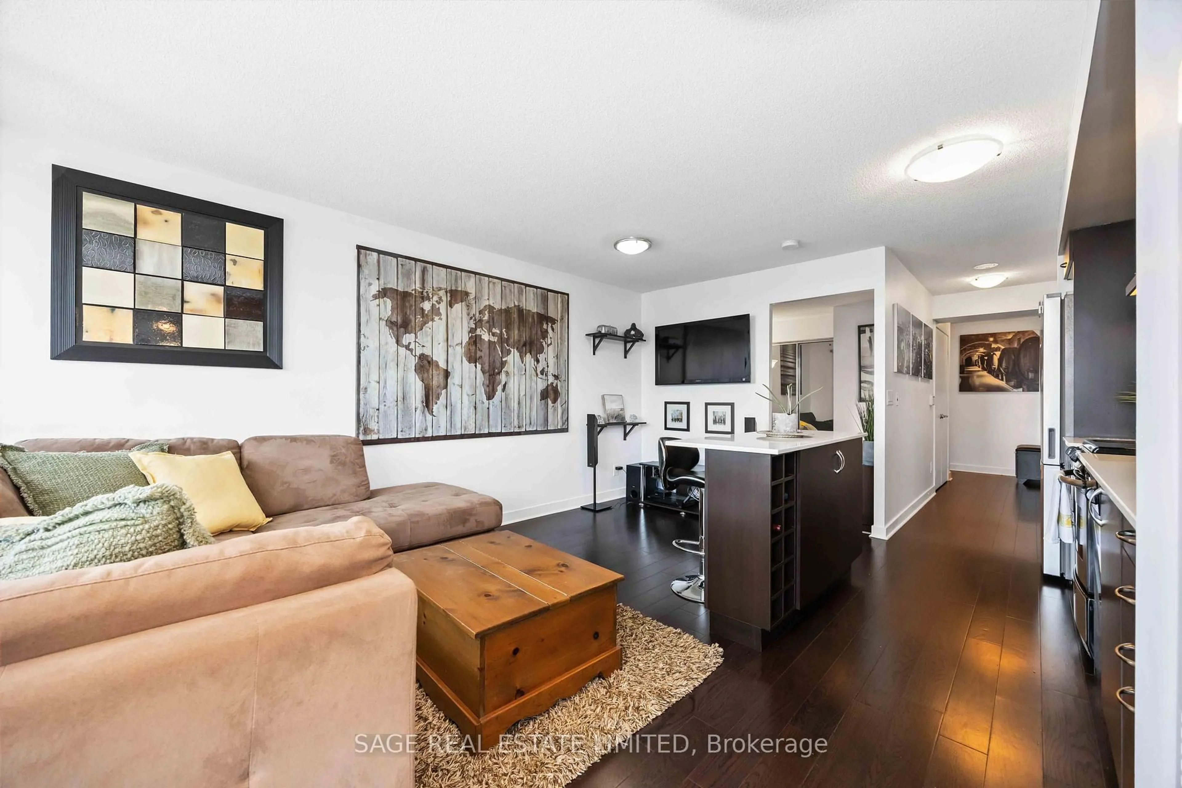 Living room with furniture, wood/laminate floor for 320 Richmond St #1115, Toronto Ontario M5A 2R3