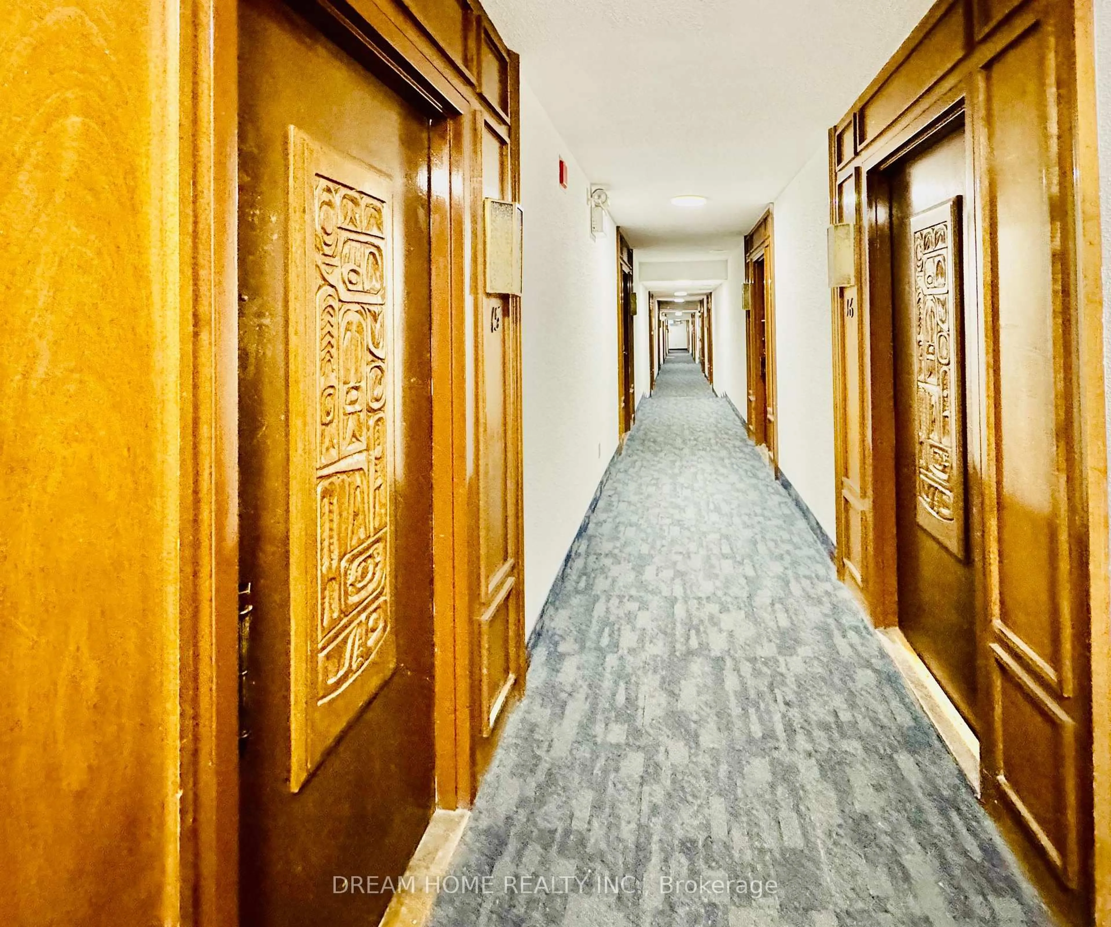 Indoor foyer for 25 Pebble Bywy #11, Toronto Ontario M2H 3J6