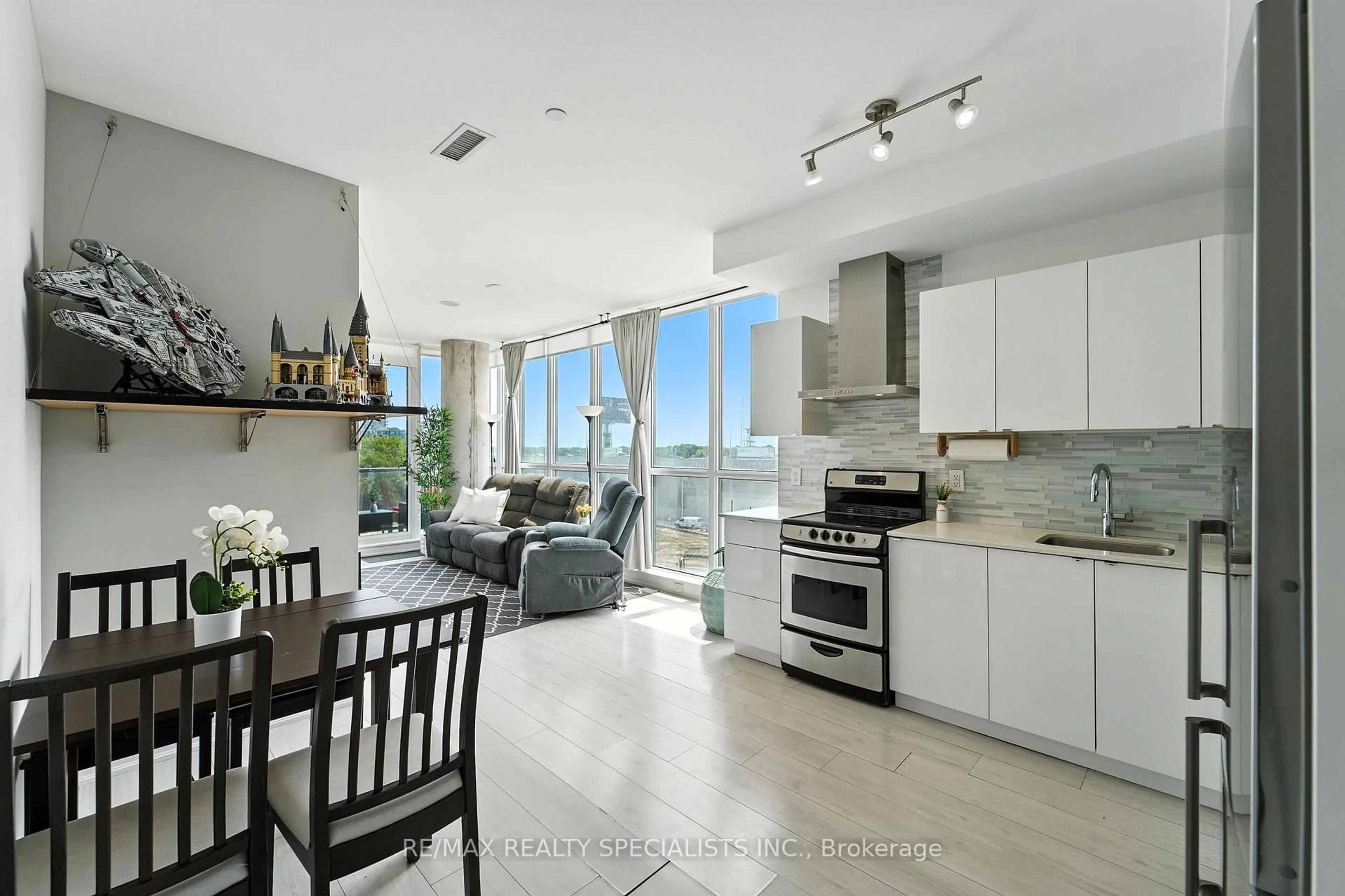 Open concept kitchen, ceramic/tile floor for 51 East Liberty St #401, Toronto Ontario M6K 3P8