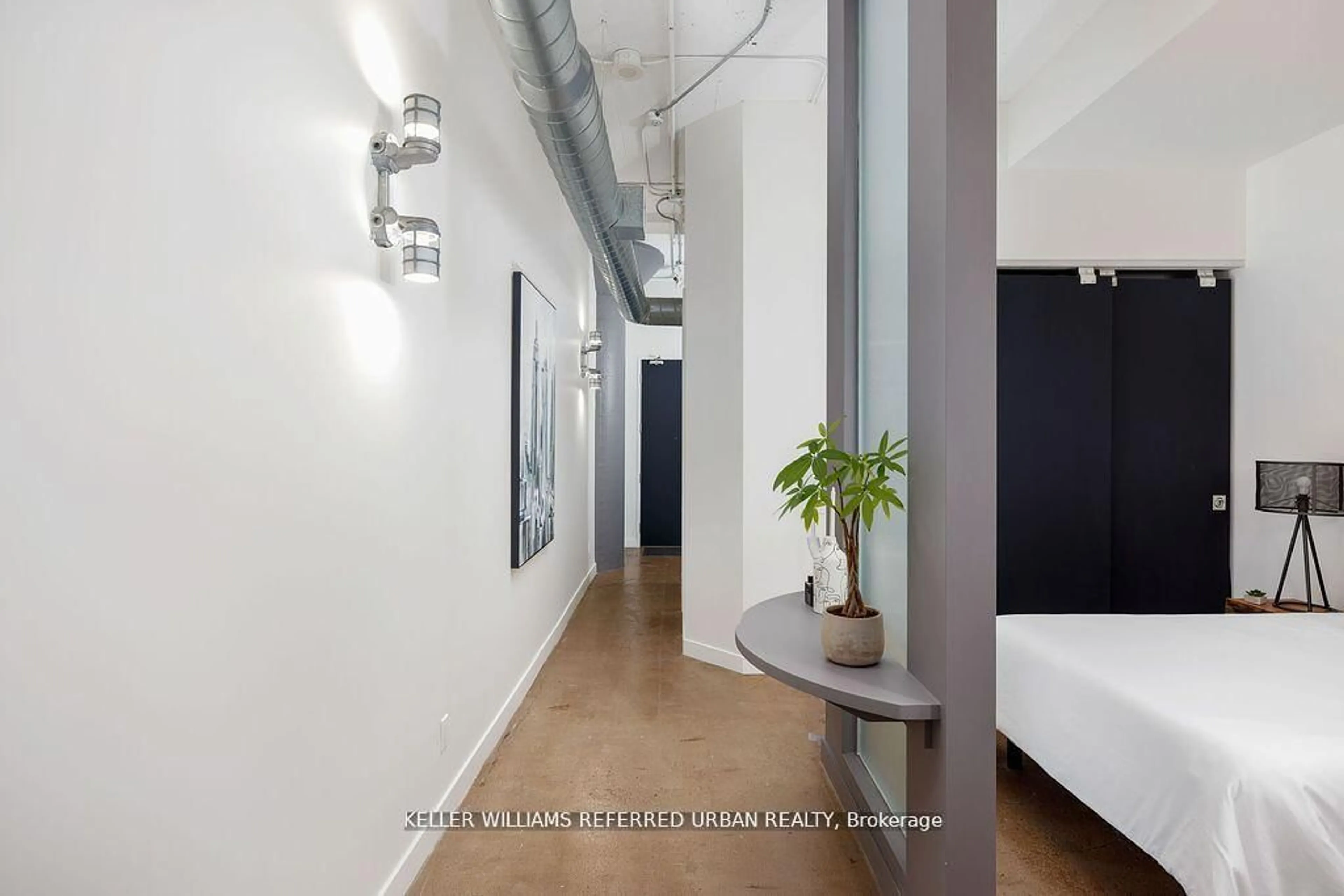 Indoor foyer for 155 Dalhousie St #618, Toronto Ontario M5B 2P7