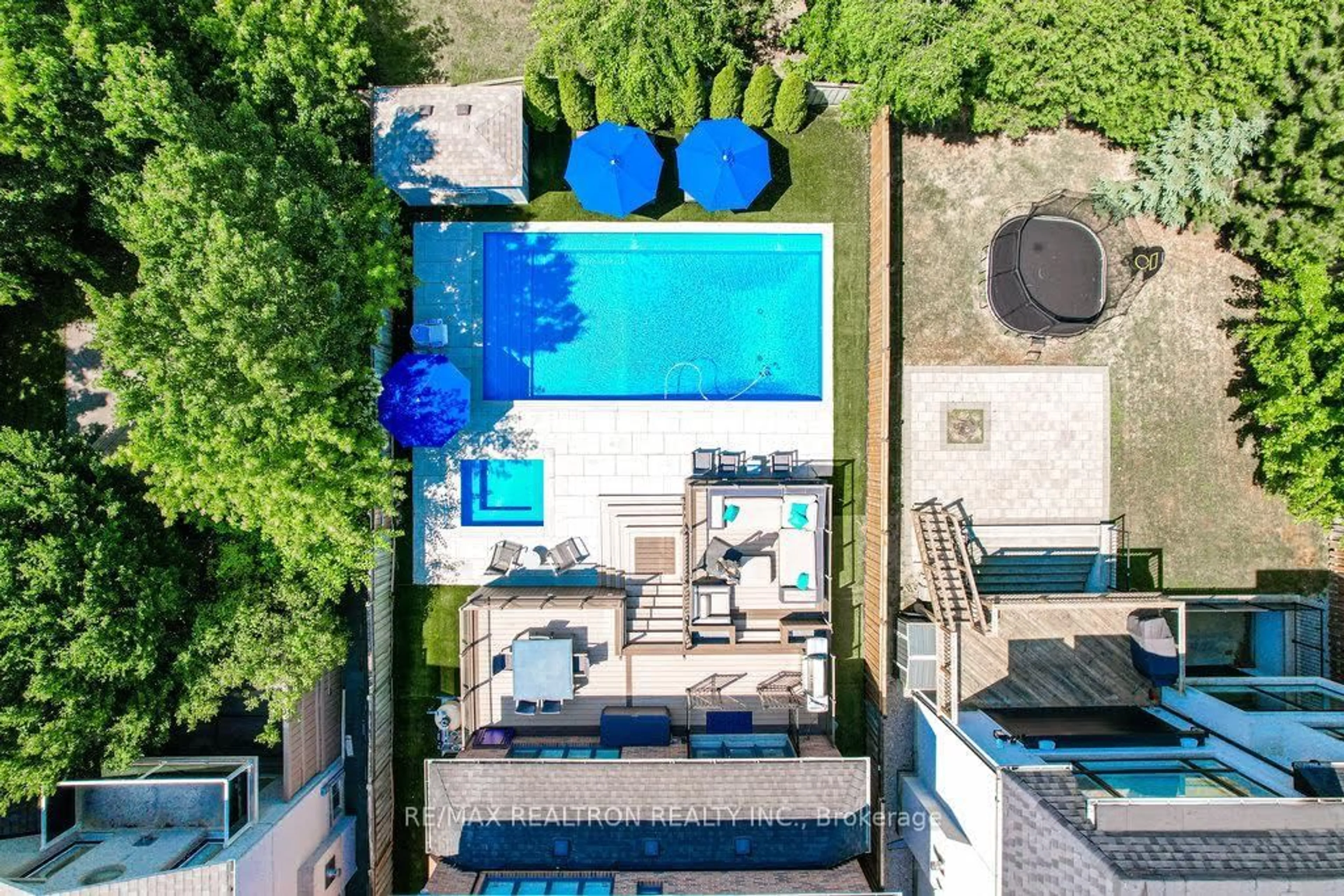 Pool for 336 Brooke Ave, Toronto Ontario M5M 2L3