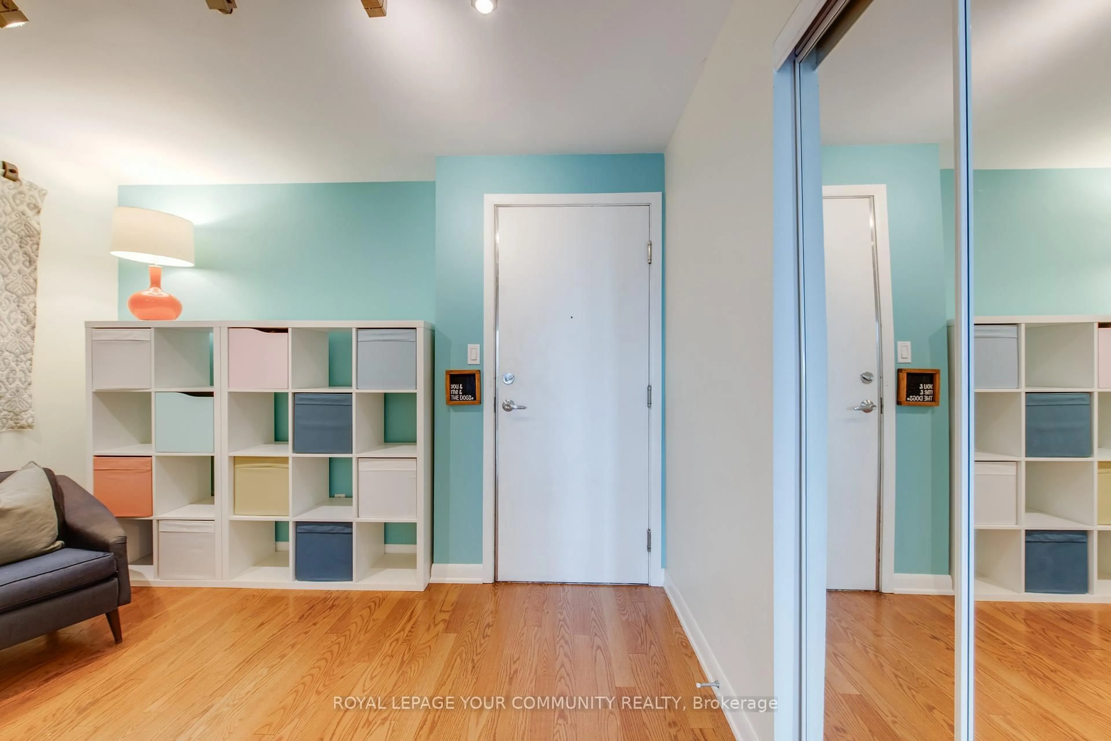 Unknown for 323 Richmond St #1007, Toronto Ontario M4A 4R3