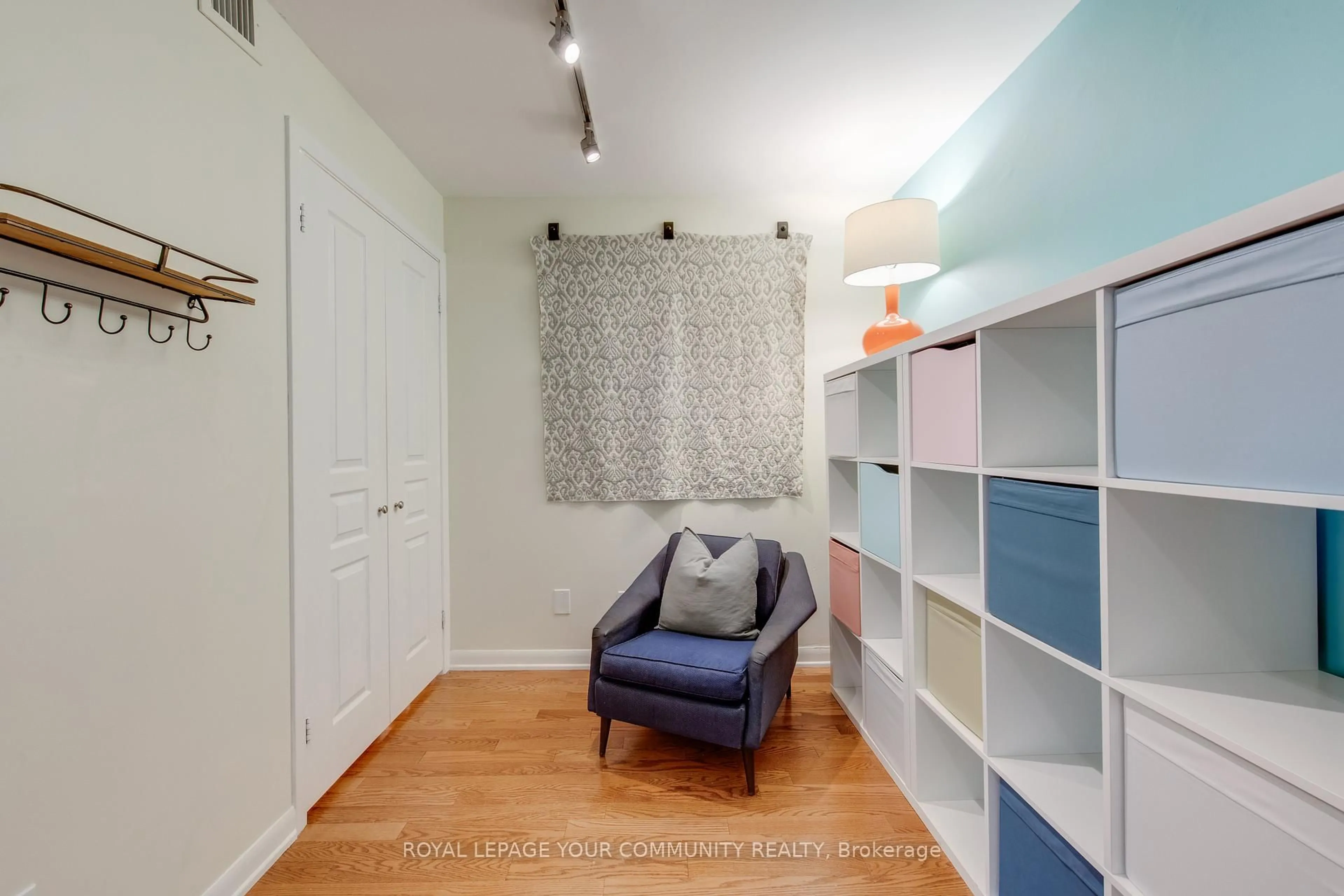 Storage room or clothes room or walk-in closet for 323 Richmond St #1007, Toronto Ontario M4A 4R3