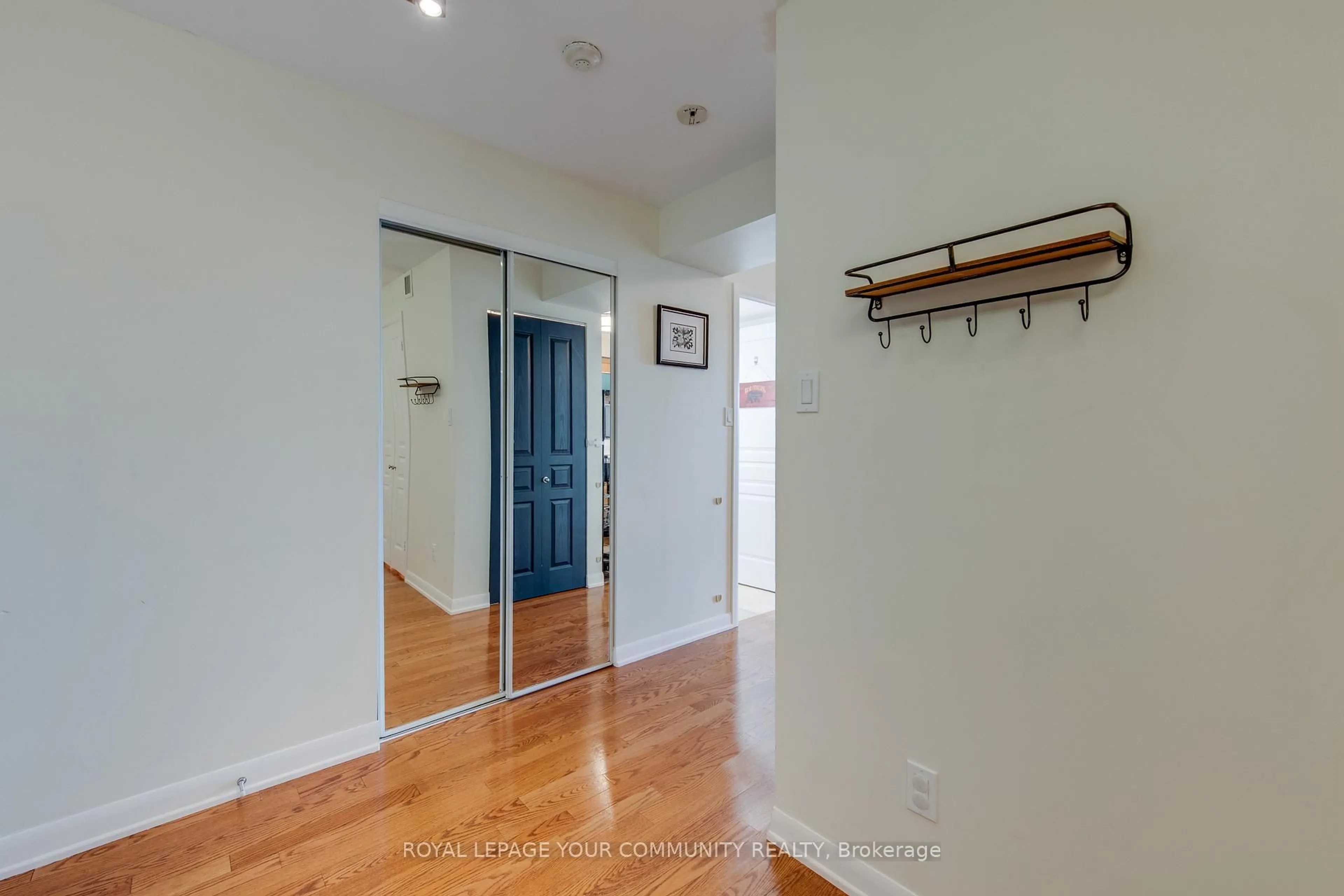 Indoor entryway for 323 Richmond St #1007, Toronto Ontario M4A 4R3