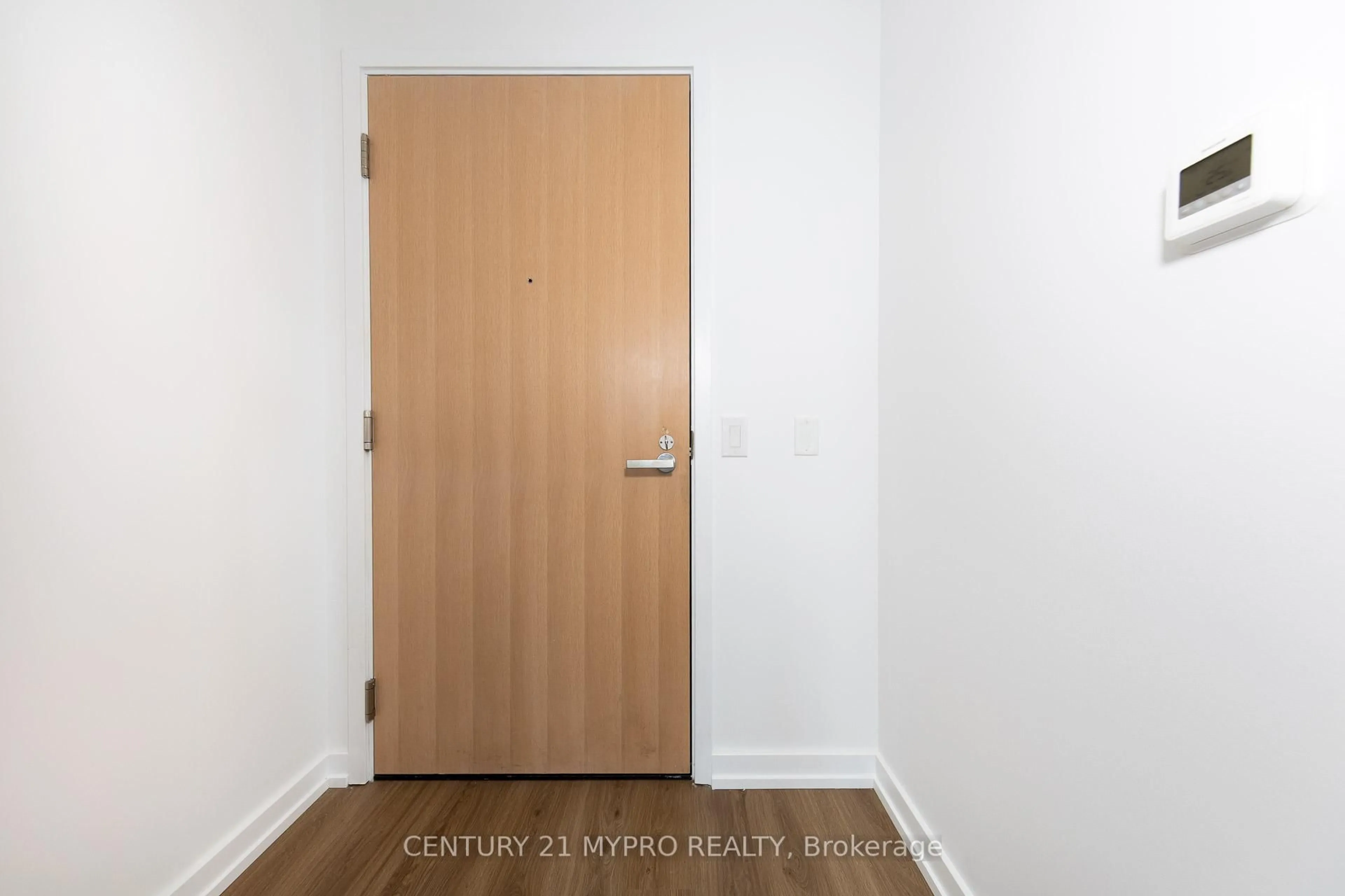 Indoor entryway for 5 Soudan Ave #2501, Toronto Ontario M4S 0B1