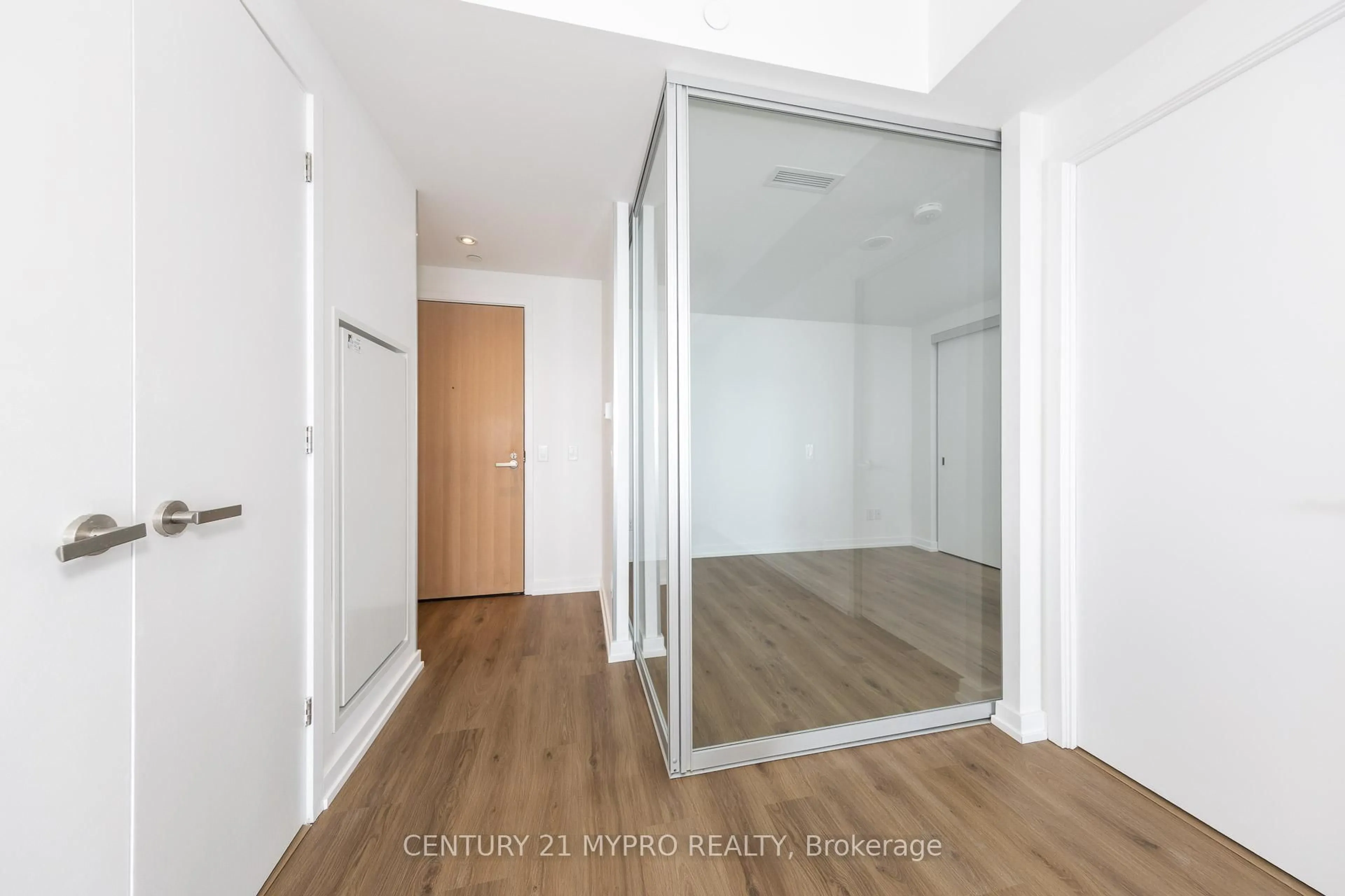 Indoor entryway for 5 Soudan Ave #2501, Toronto Ontario M4S 0B1
