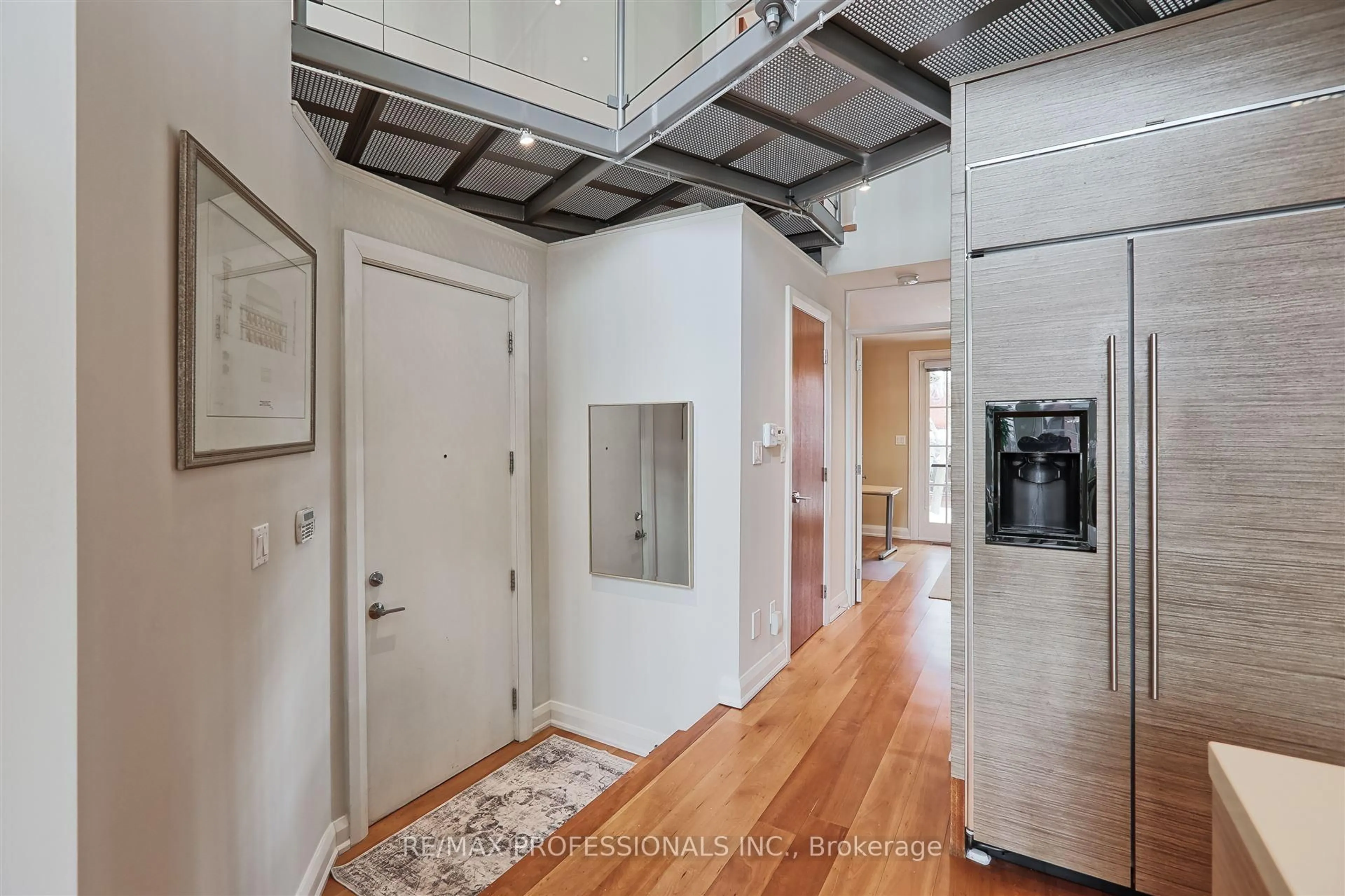 Indoor entryway for 90 Madison Ave, Toronto Ontario M5R 2S4
