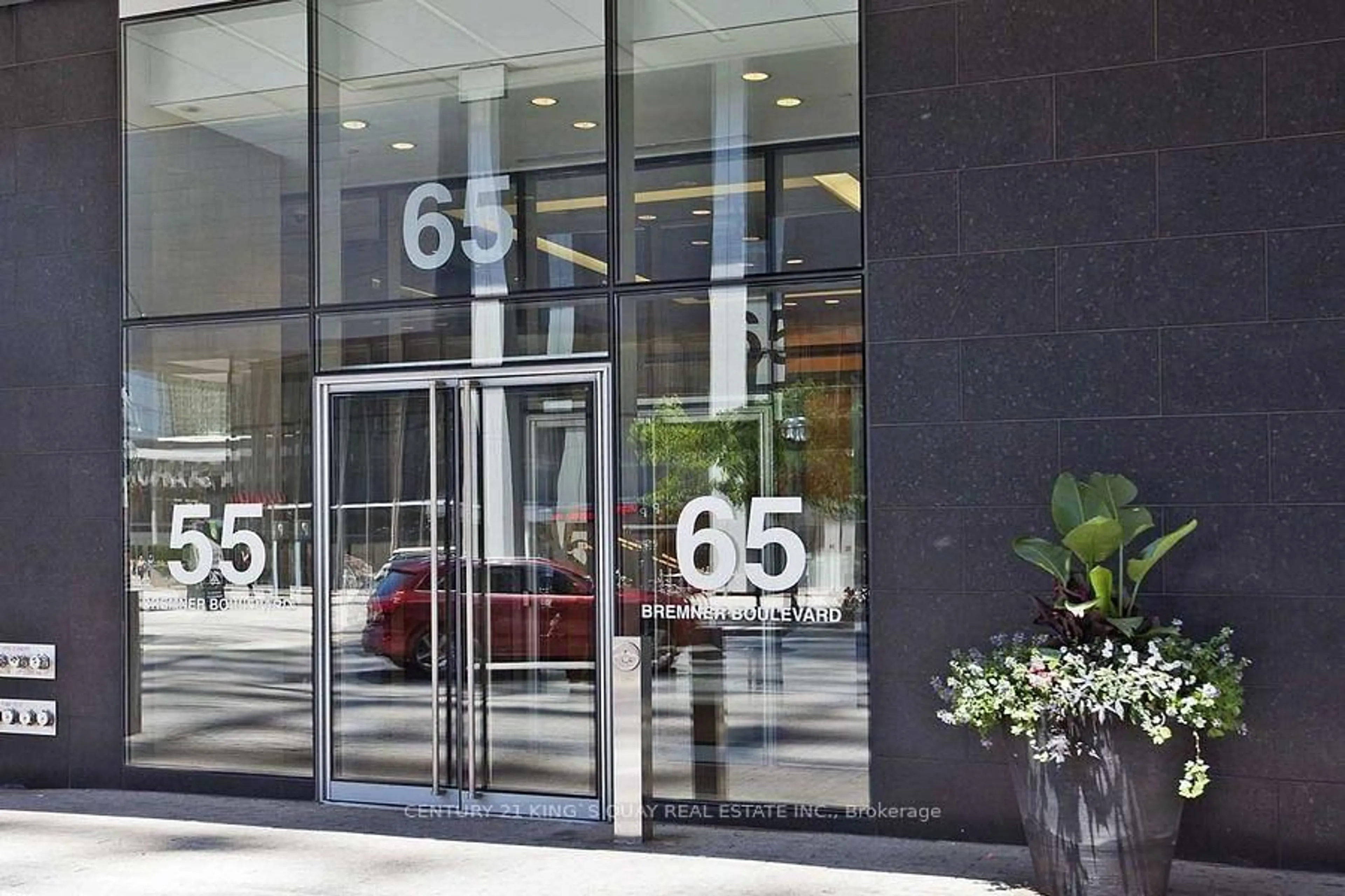 Indoor foyer for 55 Bremner Blvd #2304, Toronto Ontario M5J 0A6