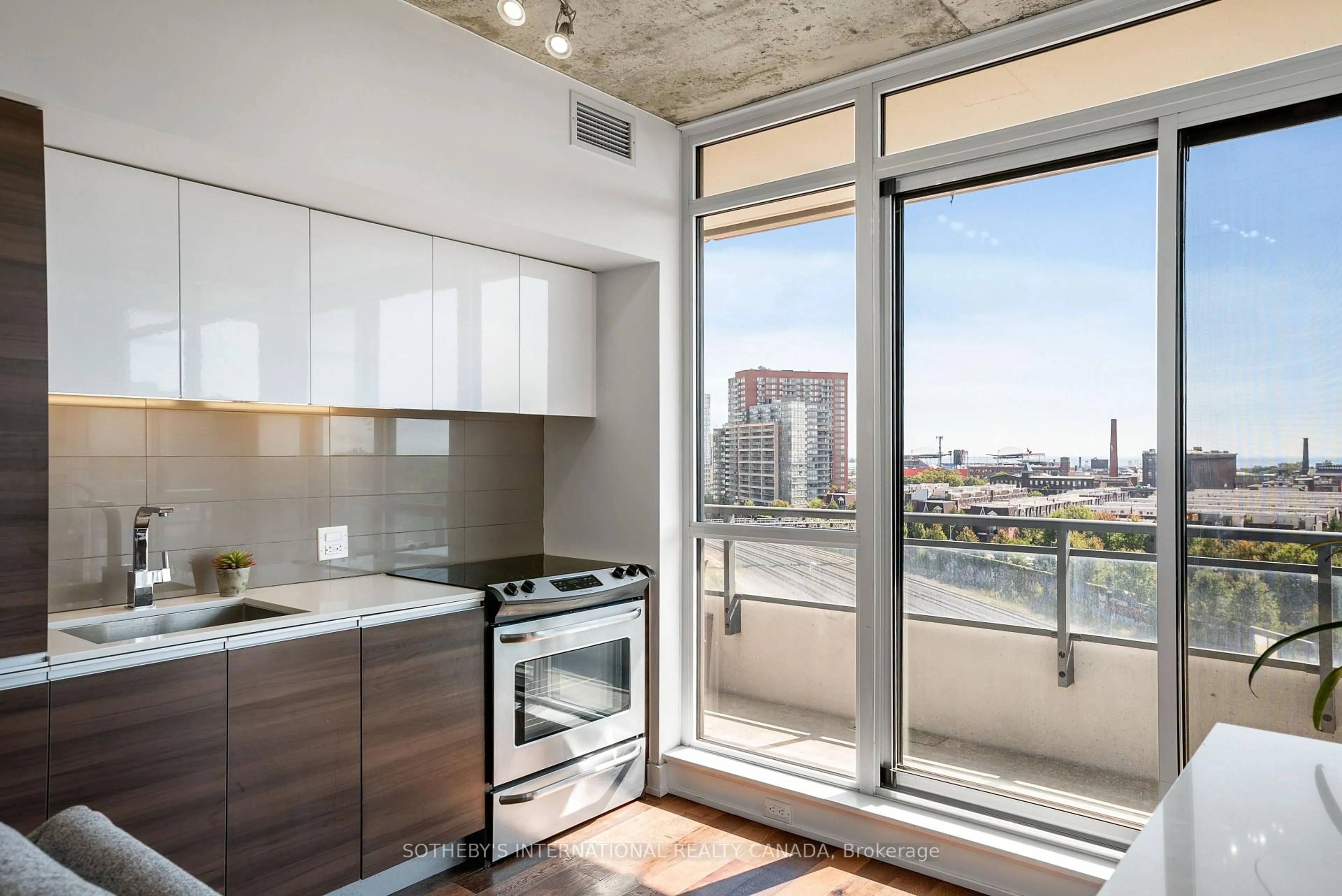Standard kitchen, cement floor for 20 Minowan Miikan Lane #907, Toronto Ontario M6J 0E5