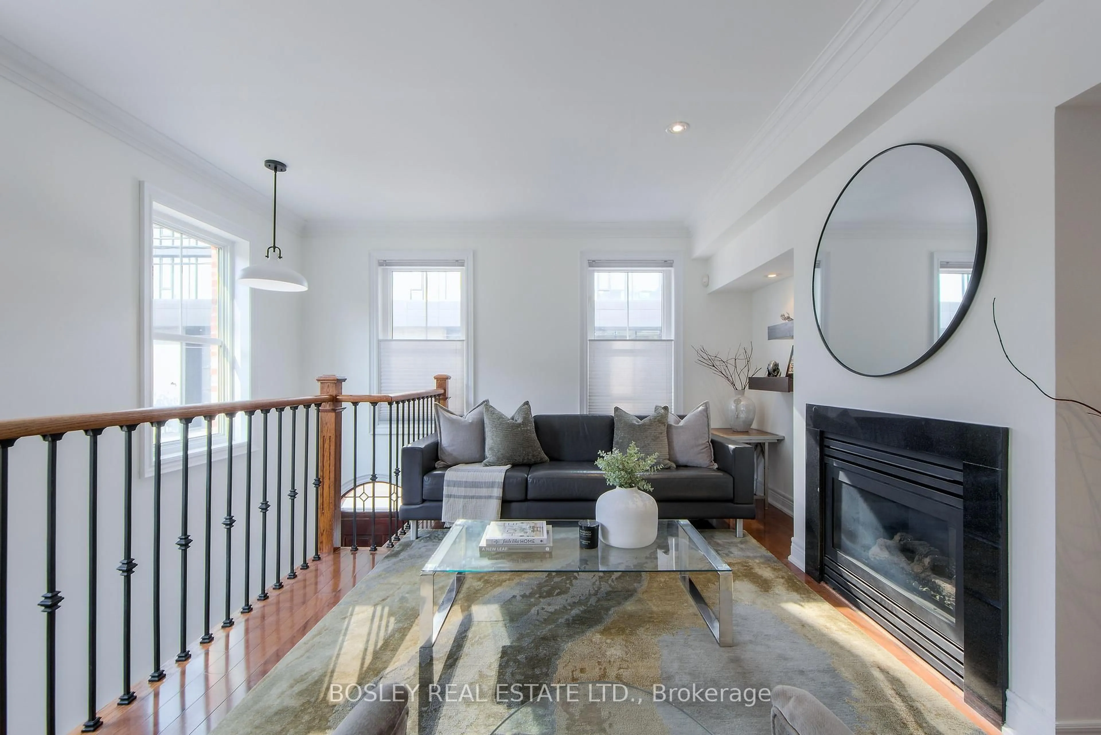 Living room with furniture, unknown for 188 McCaul St, Toronto Ontario M5T 1W5