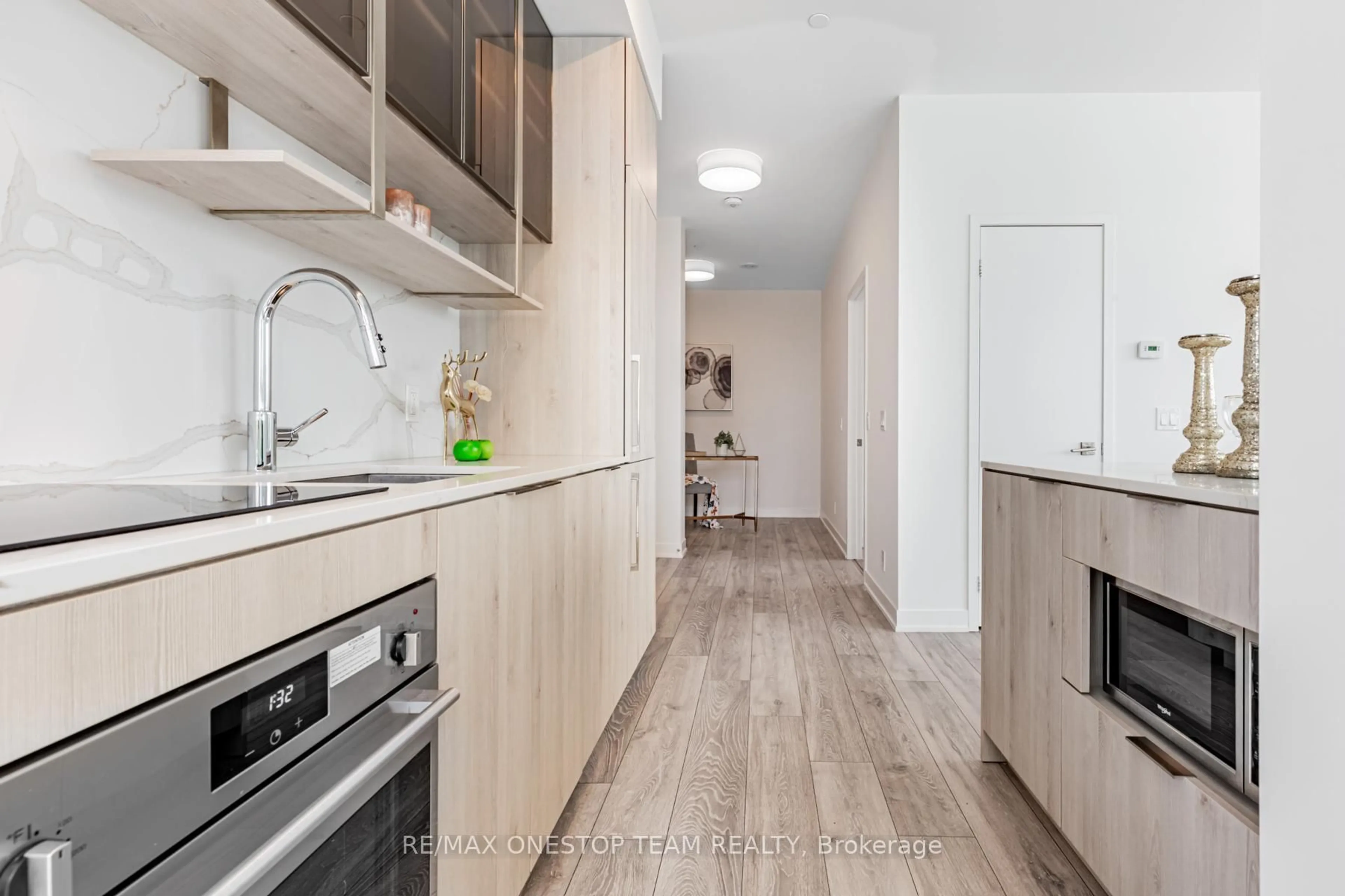 Standard kitchen, wood/laminate floor for 15 Holmes Ave #313, Toronto Ontario M2N 0L4