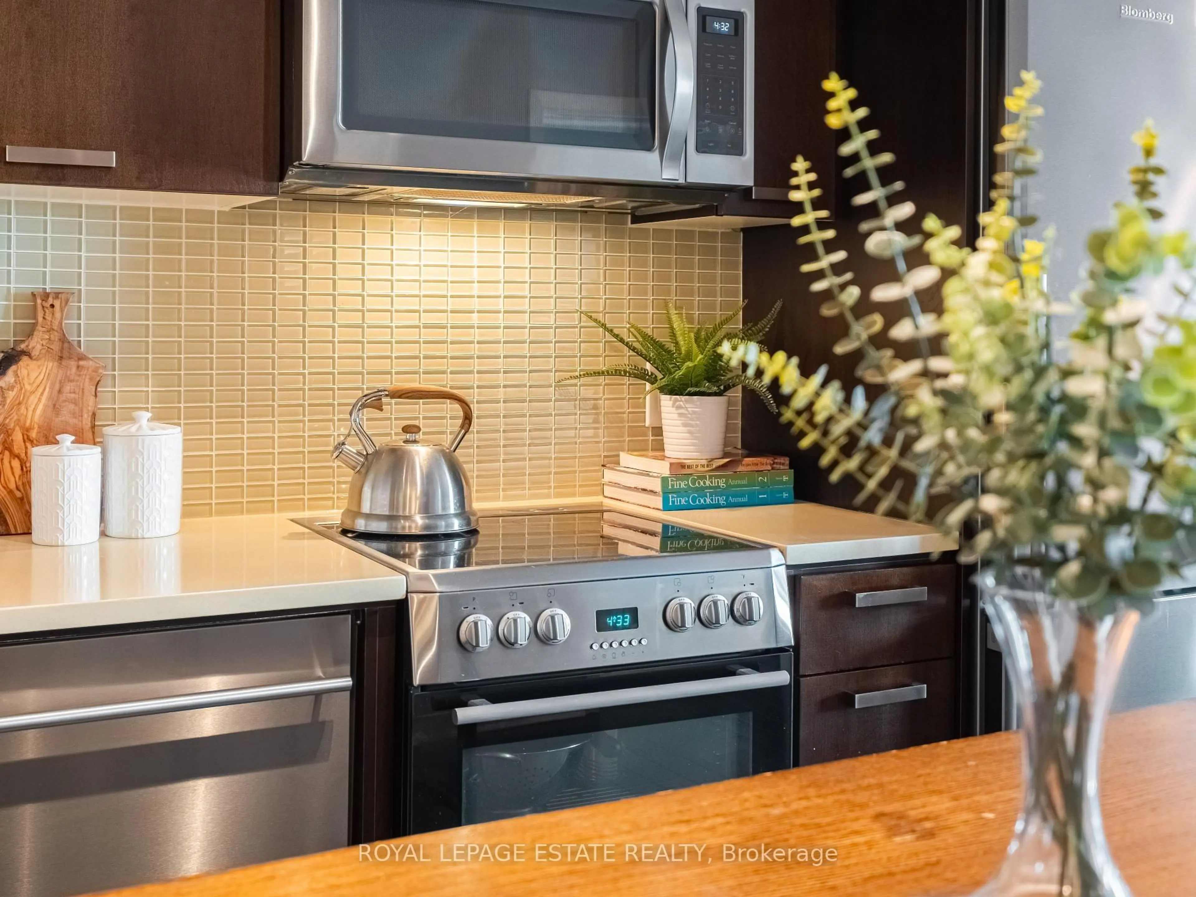 Contemporary kitchen, ceramic/tile floor for 295 Adelaide St #313, Toronto Ontario M5V 0L4