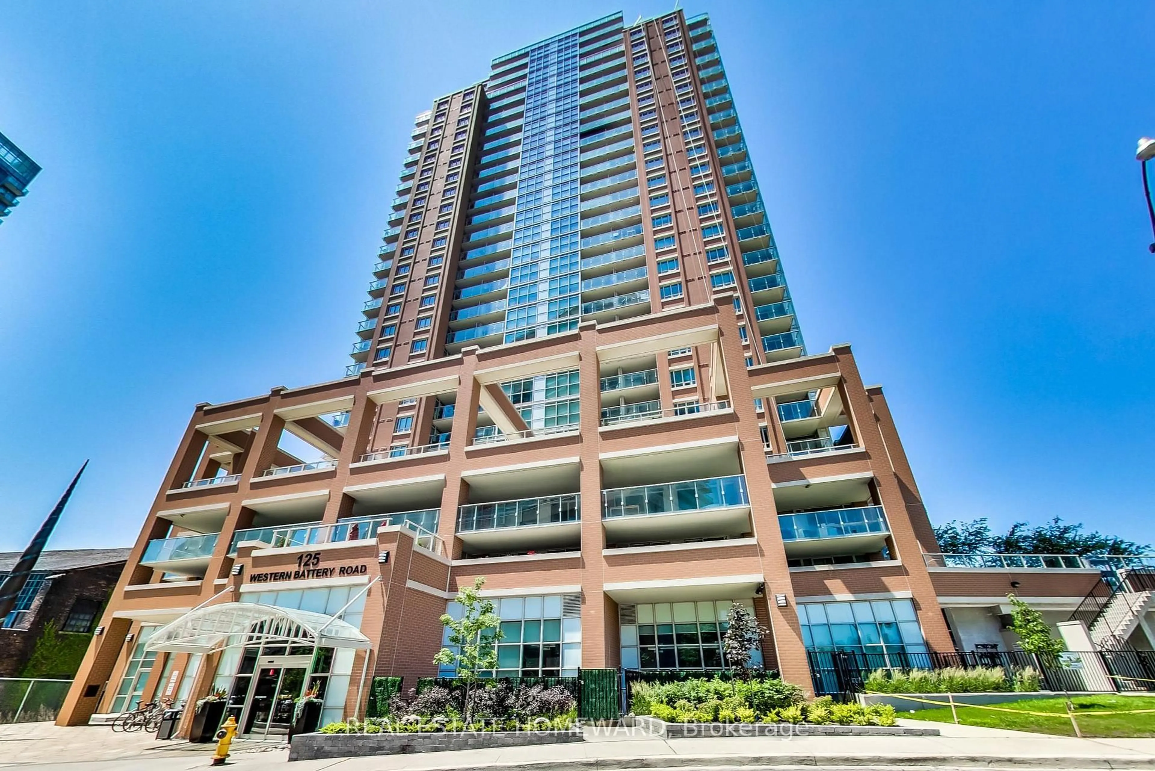 Indoor foyer for 125 Western Battery Rd #914, Toronto Ontario M6K 3R8