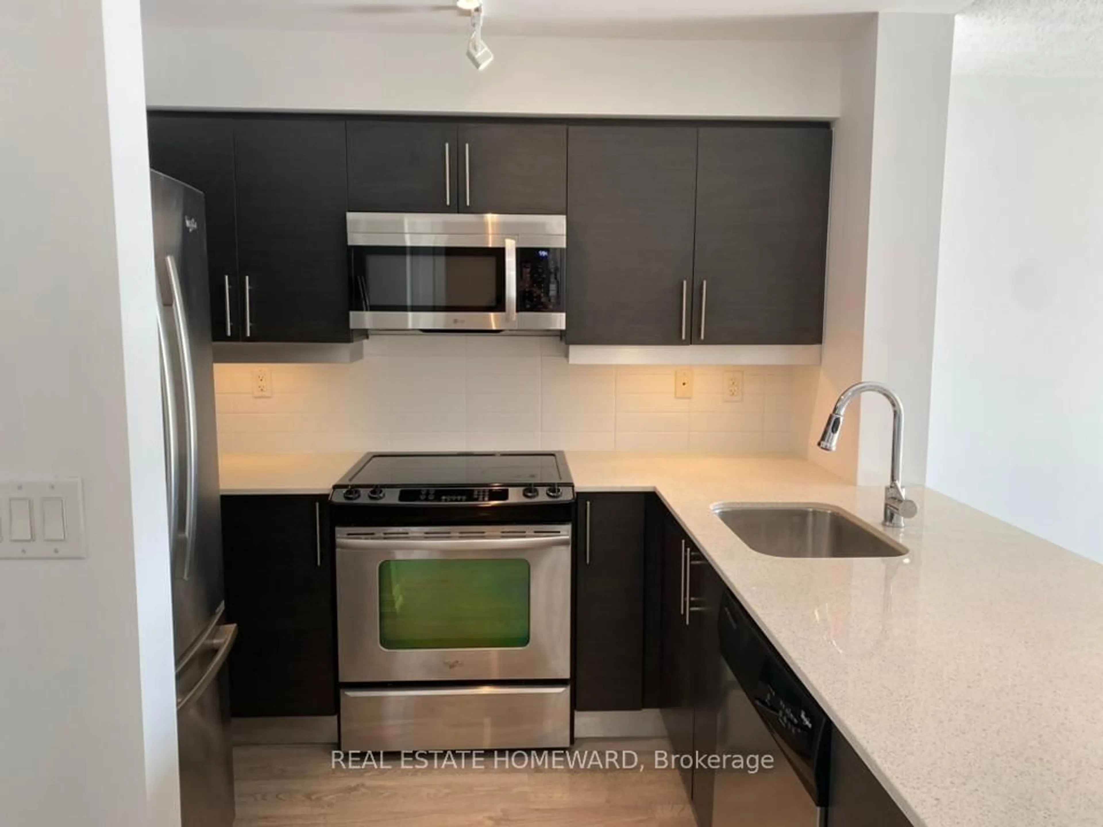 Standard kitchen, unknown for 125 Western Battery Rd #914, Toronto Ontario M6K 3R8