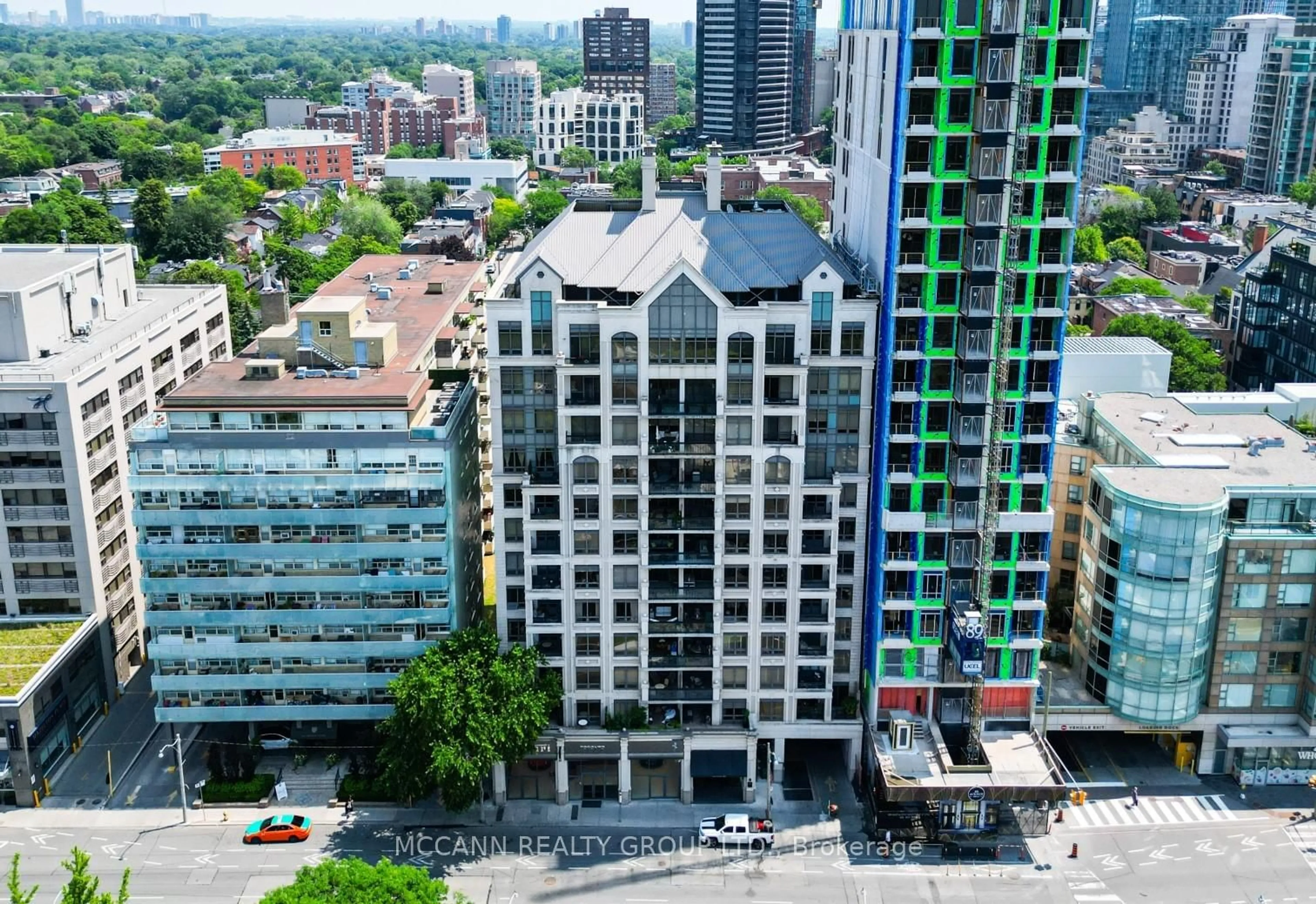 A pic from outside/outdoor area/front of a property/back of a property/a pic from drone, city buildings view from balcony for 99 Avenue Rd #803, Toronto Ontario M5R 2G5
