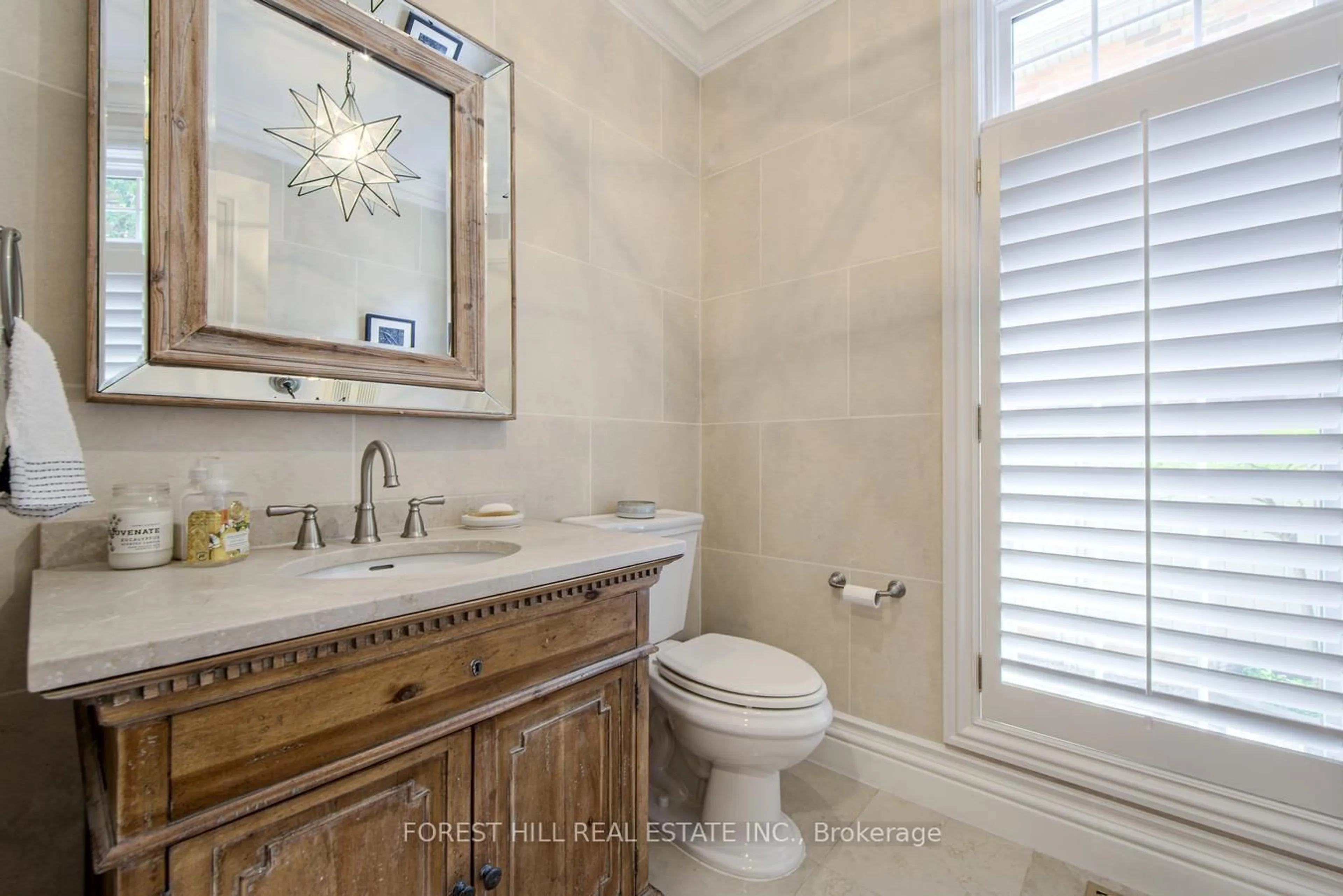 Standard bathroom, ceramic/tile floor for 42 Aldershot Cres, Toronto Ontario M2P 1L9