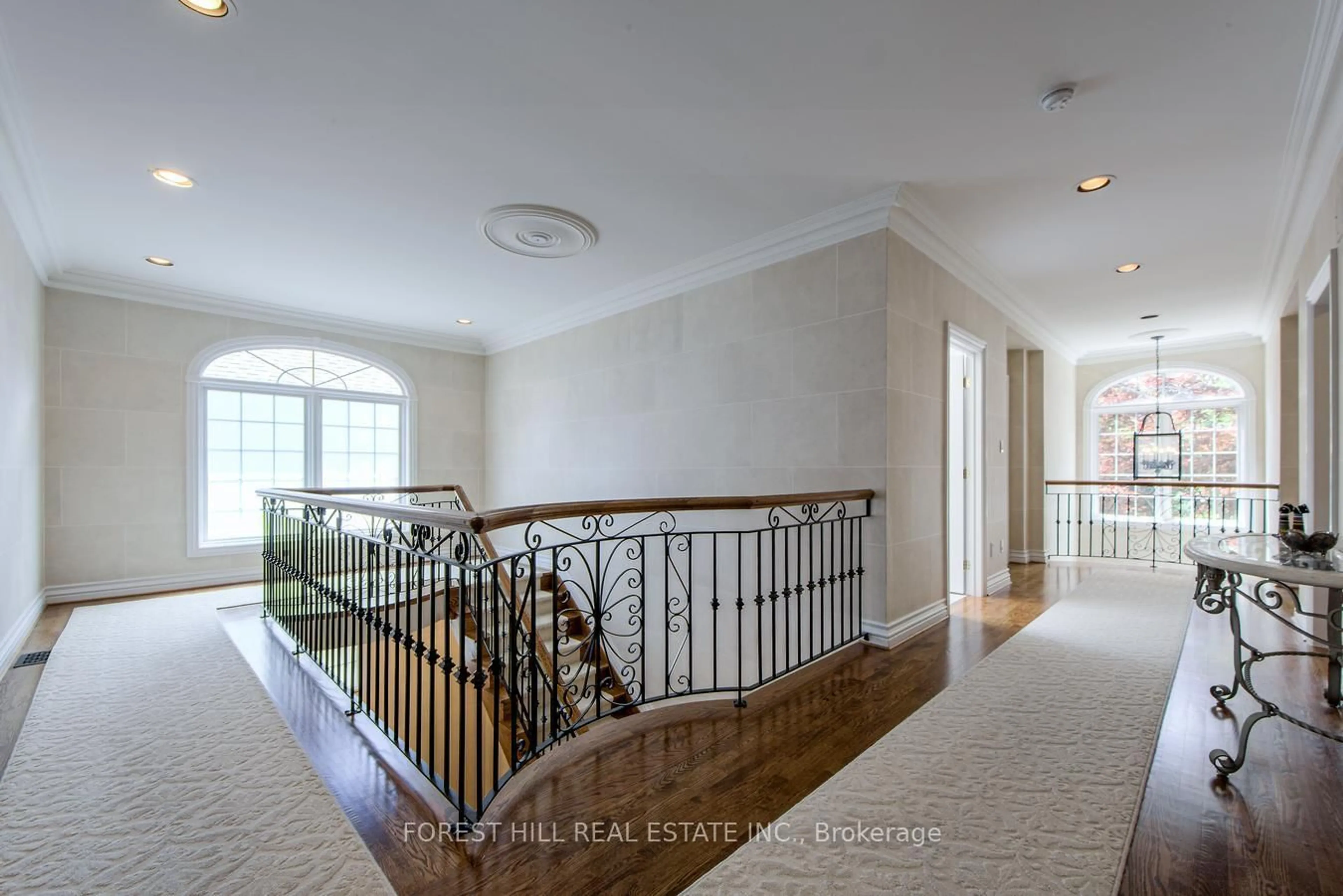 Indoor foyer for 42 Aldershot Cres, Toronto Ontario M2P 1L9