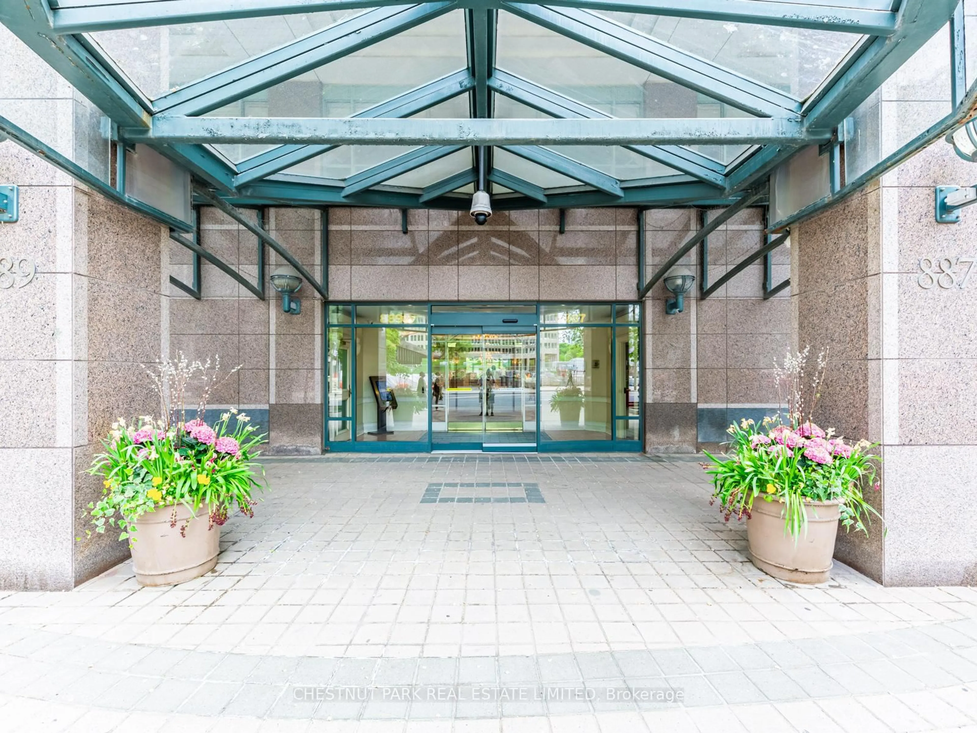 Indoor foyer for 889 Bay St #1610, Toronto Ontario M5S 3K5