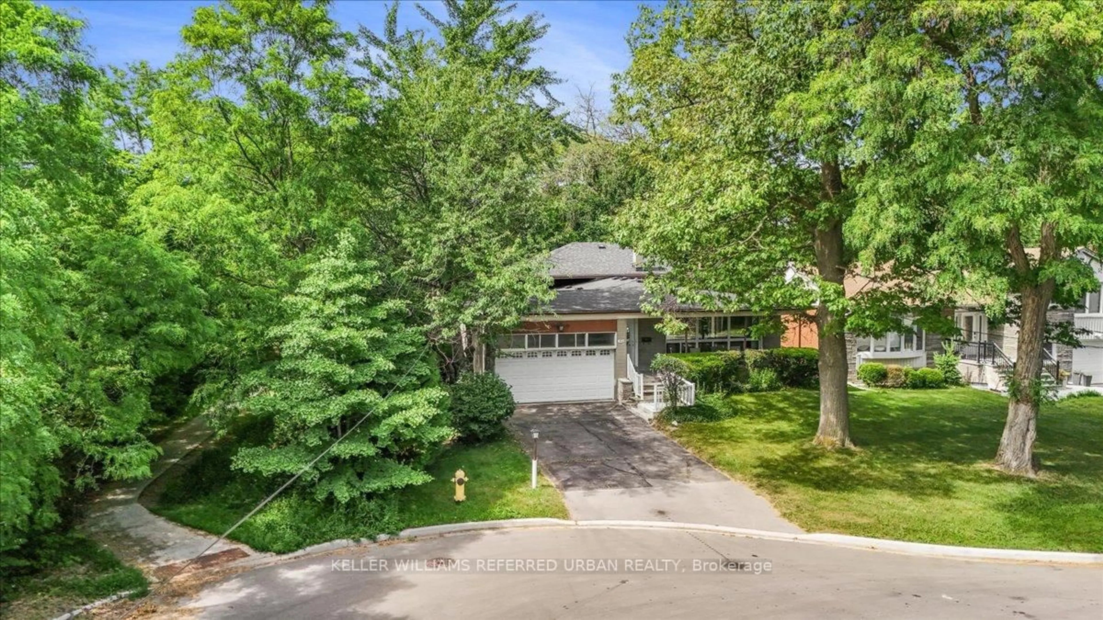 A pic from outside/outdoor area/front of a property/back of a property/a pic from drone, street for 354 Betty Ann Dr, Toronto Ontario M2R 1B3