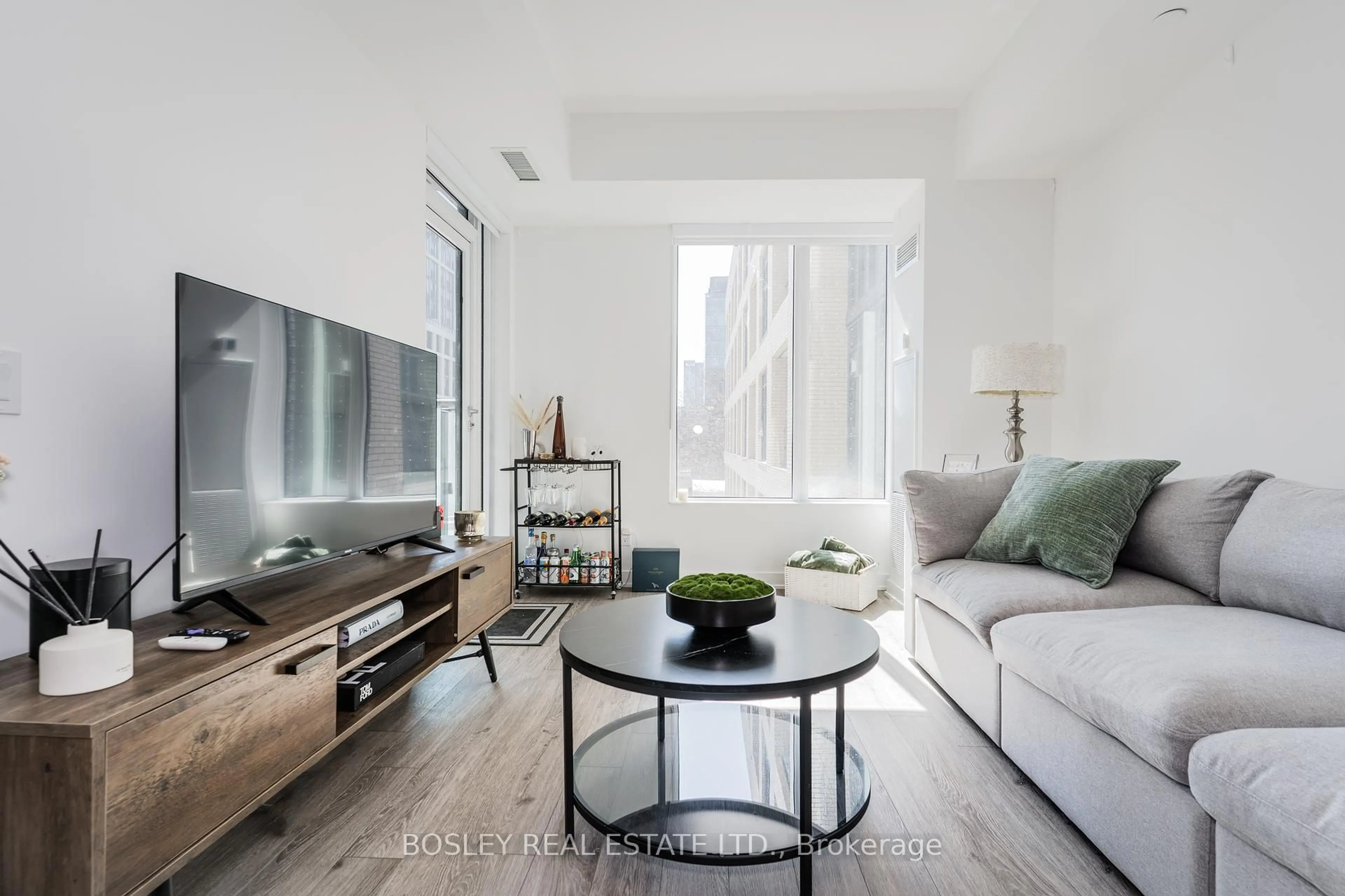 Living room with furniture, unknown for 543 Richmond St #314, Toronto Ontario M5V 1Y6