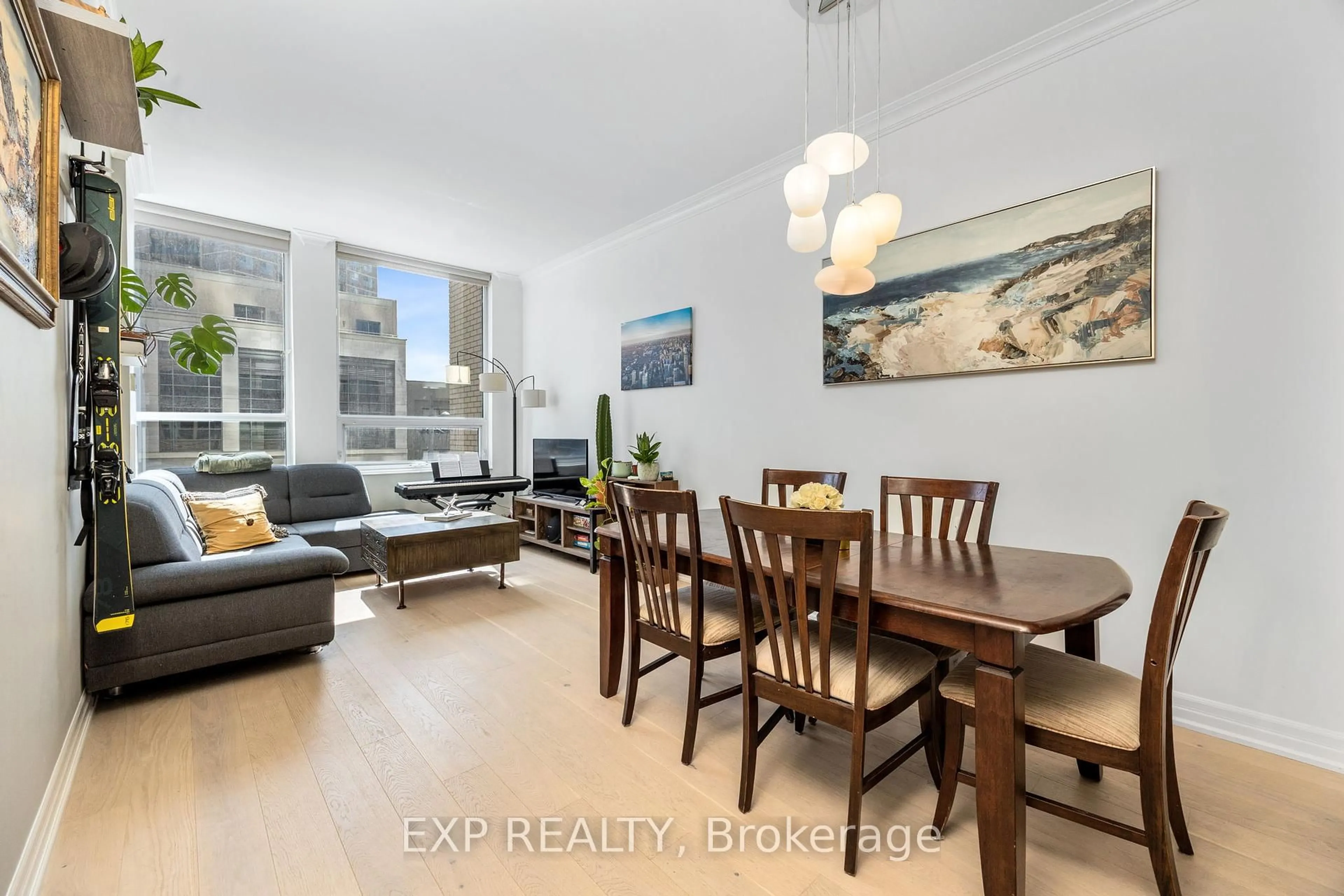 Unknown for 500 St Clair Ave #210, Toronto Ontario M6C 1A8