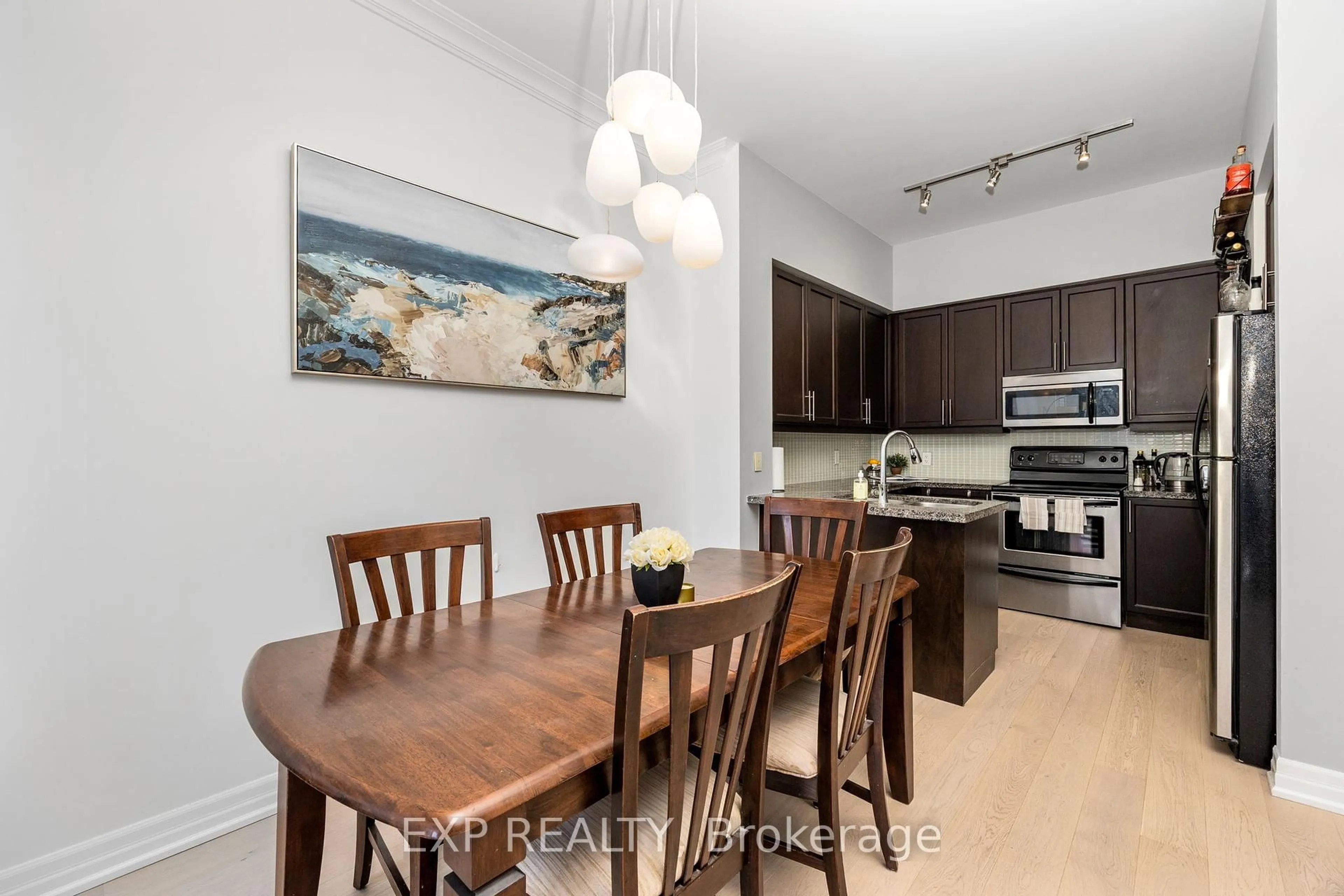 Unknown for 500 St Clair Ave #210, Toronto Ontario M6C 1A8