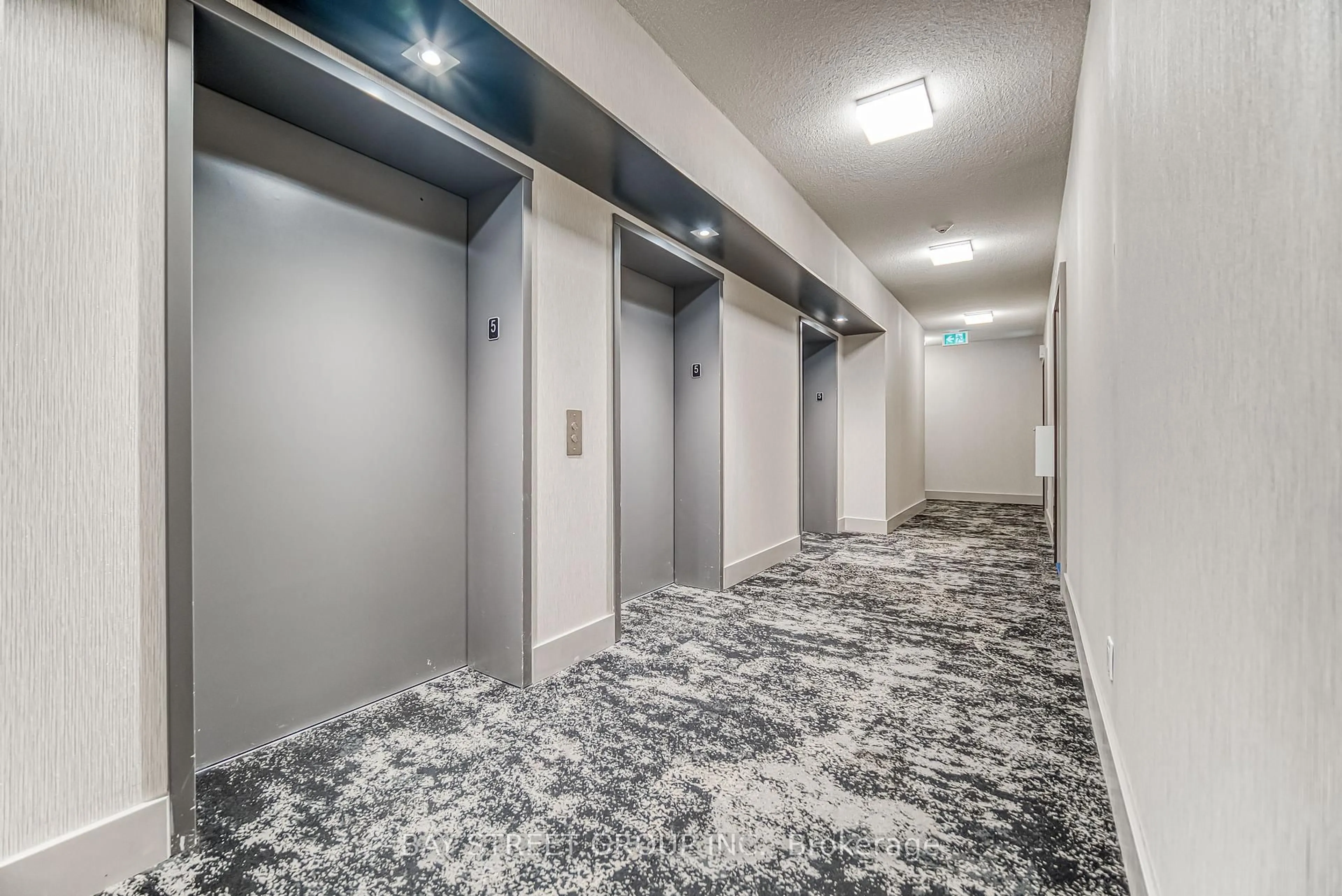 Indoor foyer for 36 Forest Manor Rd #521, Toronto Ontario M2J 1M1