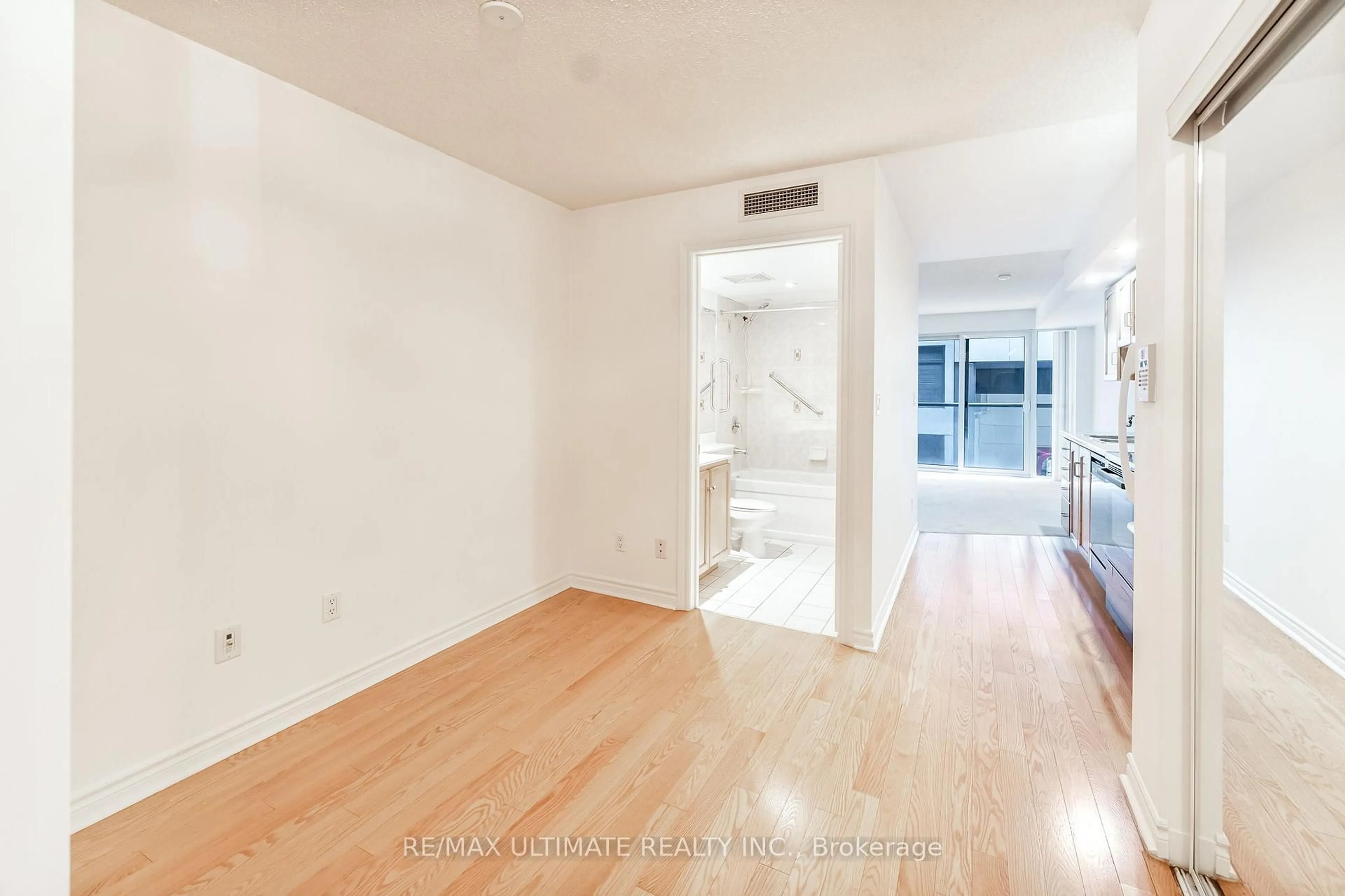 A pic of a room for 270 Wellington St #222, Toronto Ontario M5V 3P5