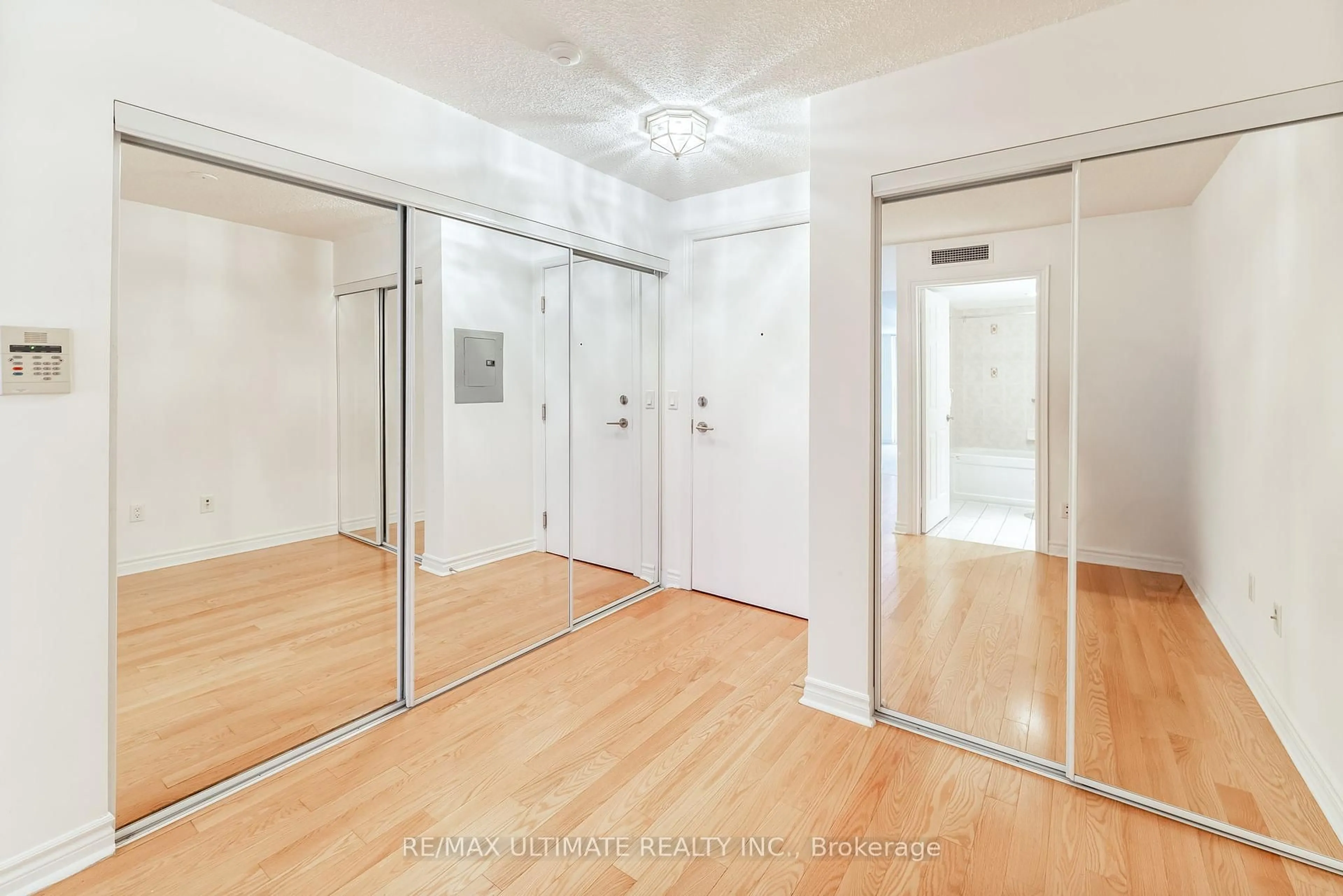 Unknown for 270 Wellington St #222, Toronto Ontario M5V 3P5