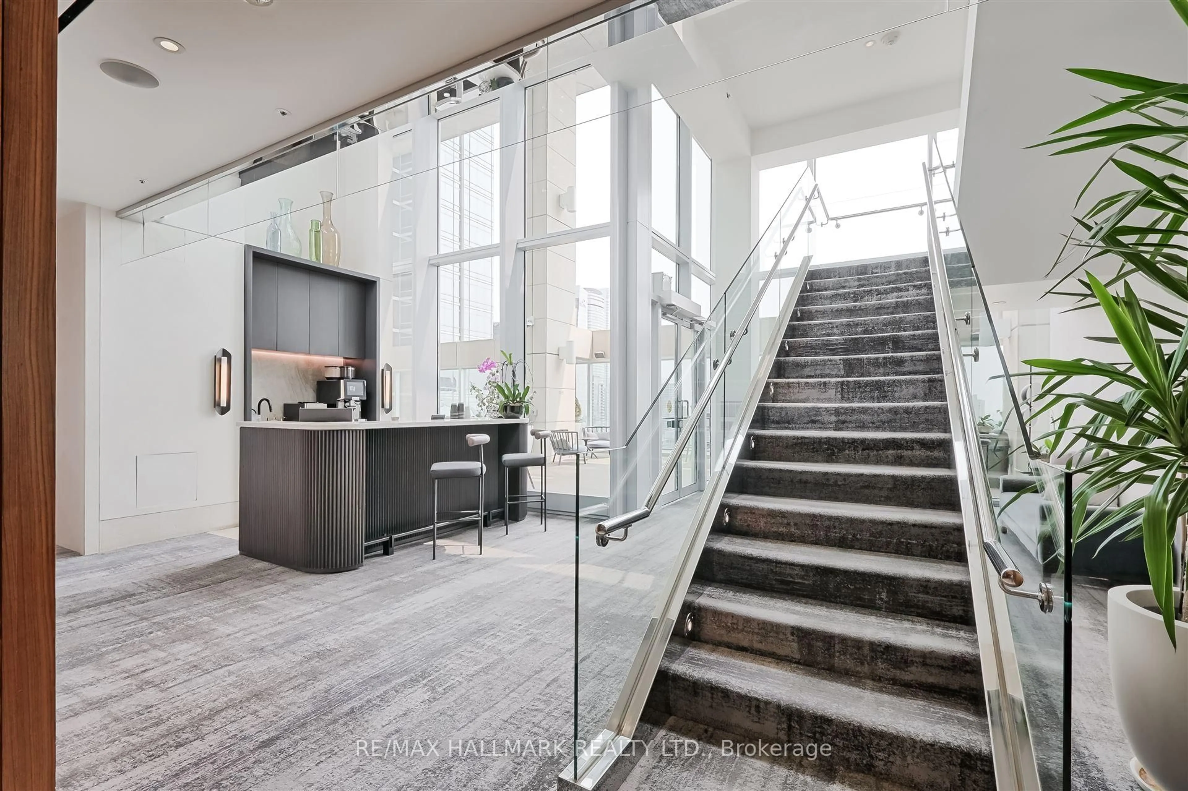 Indoor foyer for 183 Wellington St #3303, Toronto Ontario M5V 0A1
