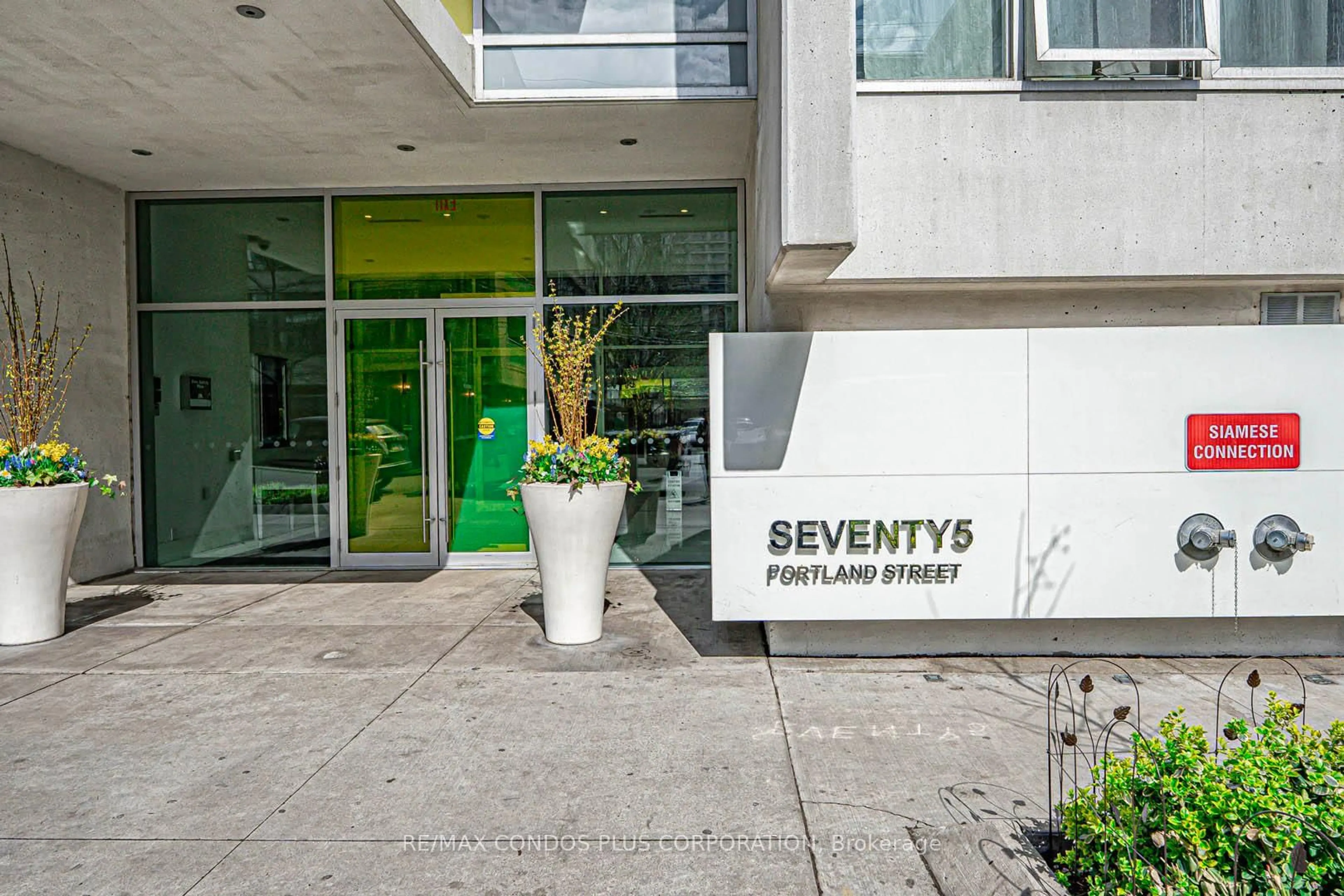 Unknown for 75 Portland St #424, Toronto Ontario M5V 2M9