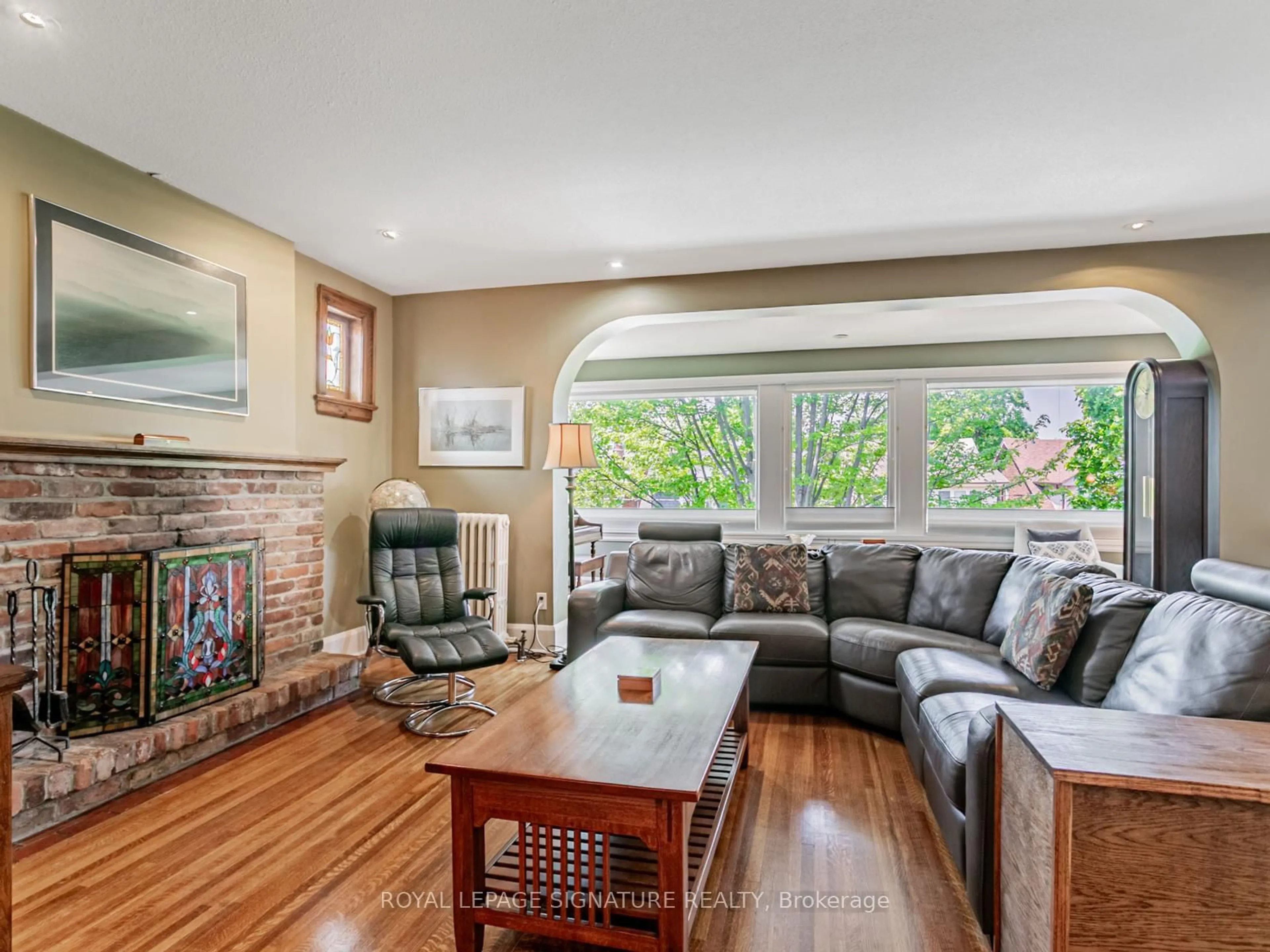 Living room with furniture, unknown for 209 Arlington Ave, Toronto Ontario M6C 2Z4