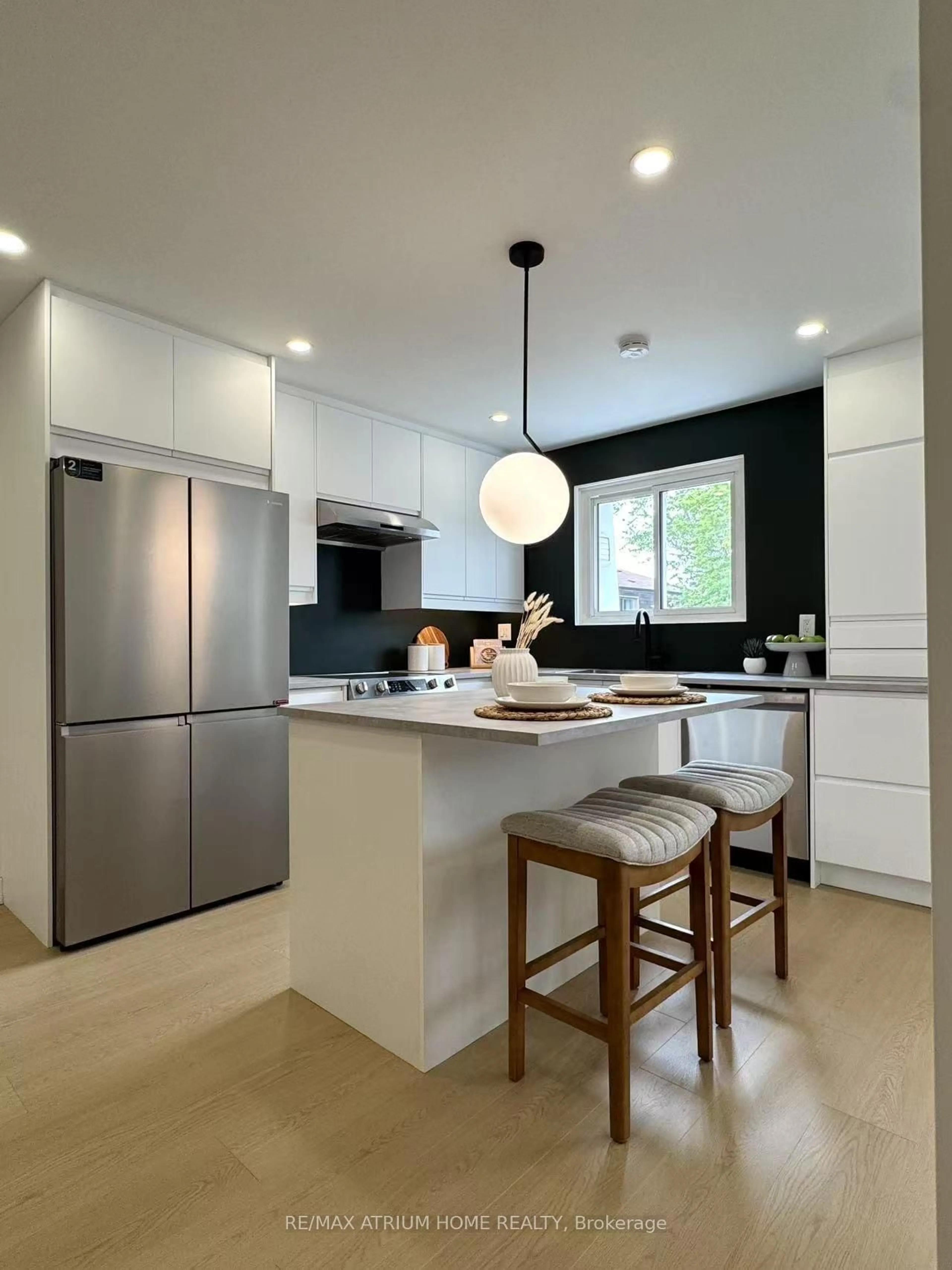 Contemporary kitchen, unknown for 9 Spanish Moss Way, Toronto Ontario M2H 3E6