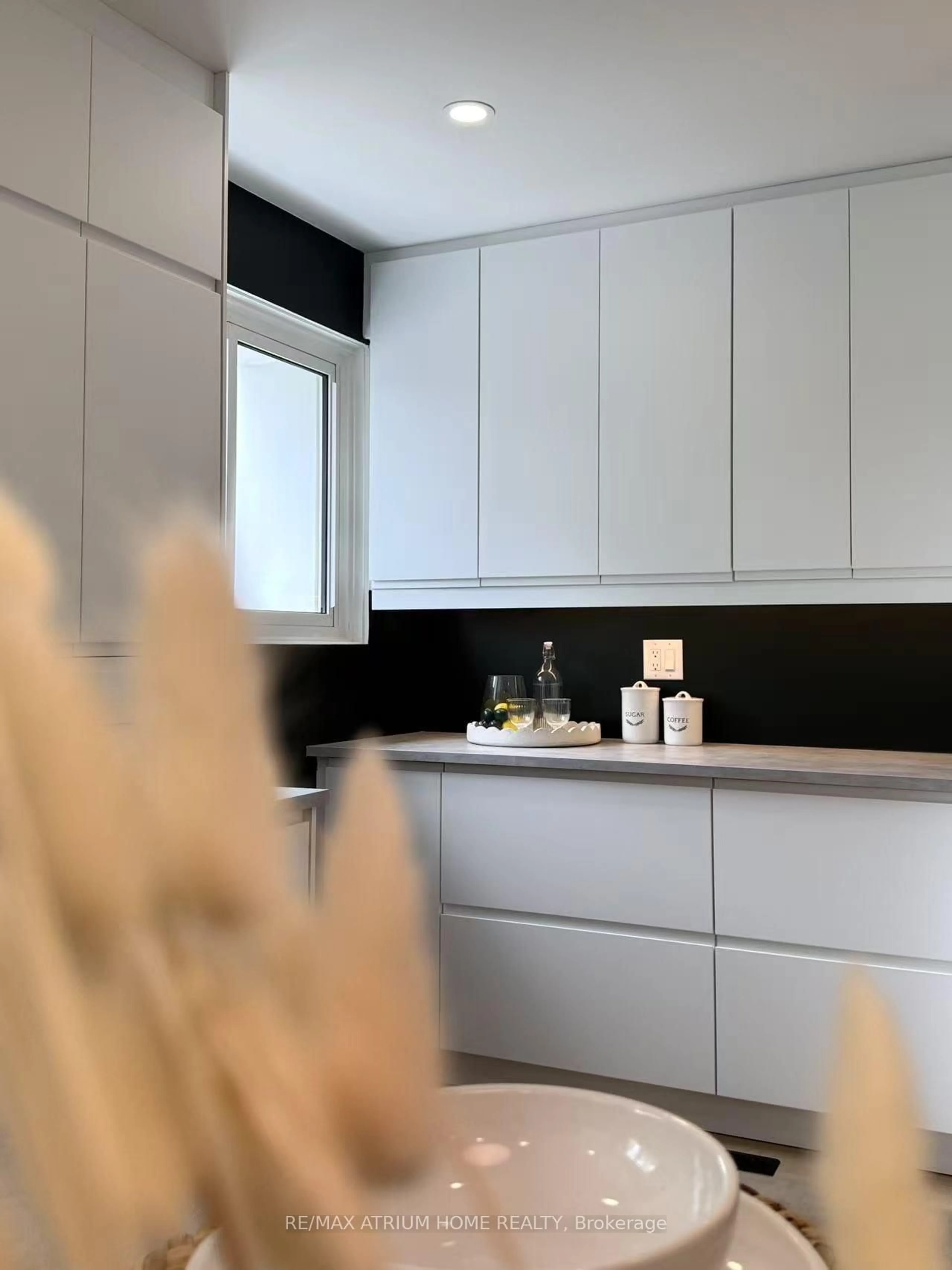 Contemporary kitchen, unknown for 9 Spanish Moss Way, Toronto Ontario M2H 3E6
