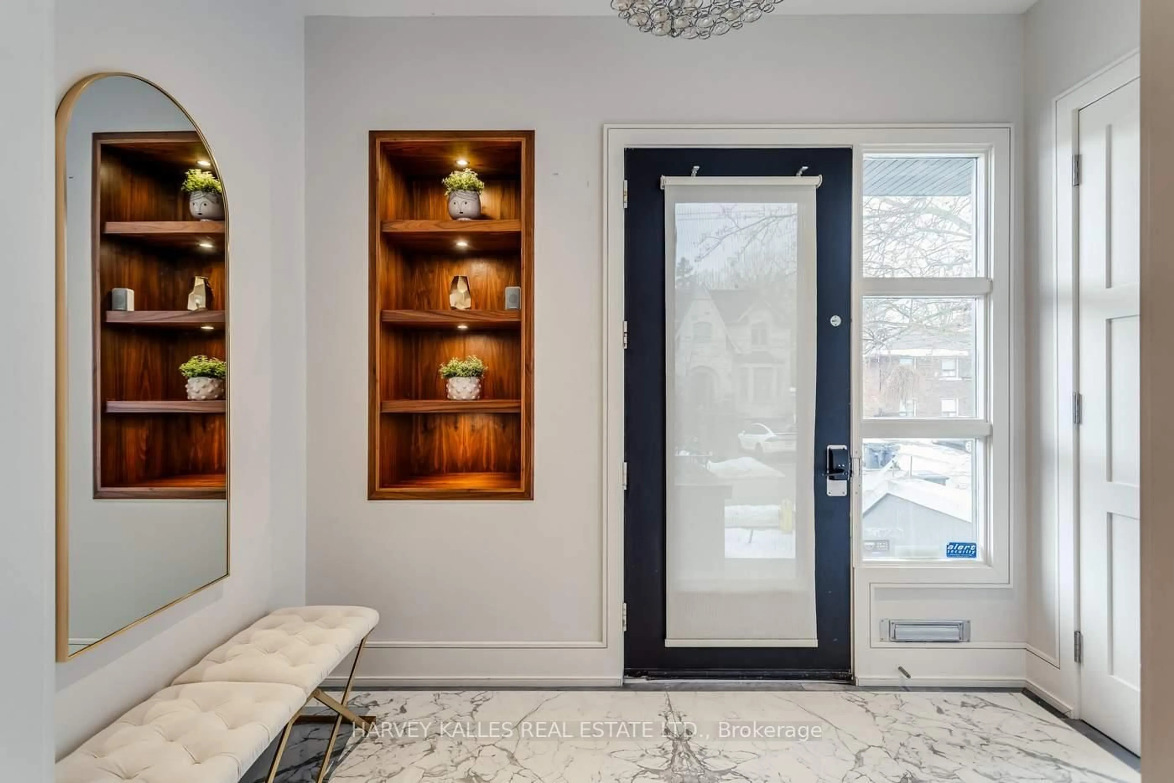 Indoor entryway for 330 Brooke Ave, Toronto Ontario M5M 2L3