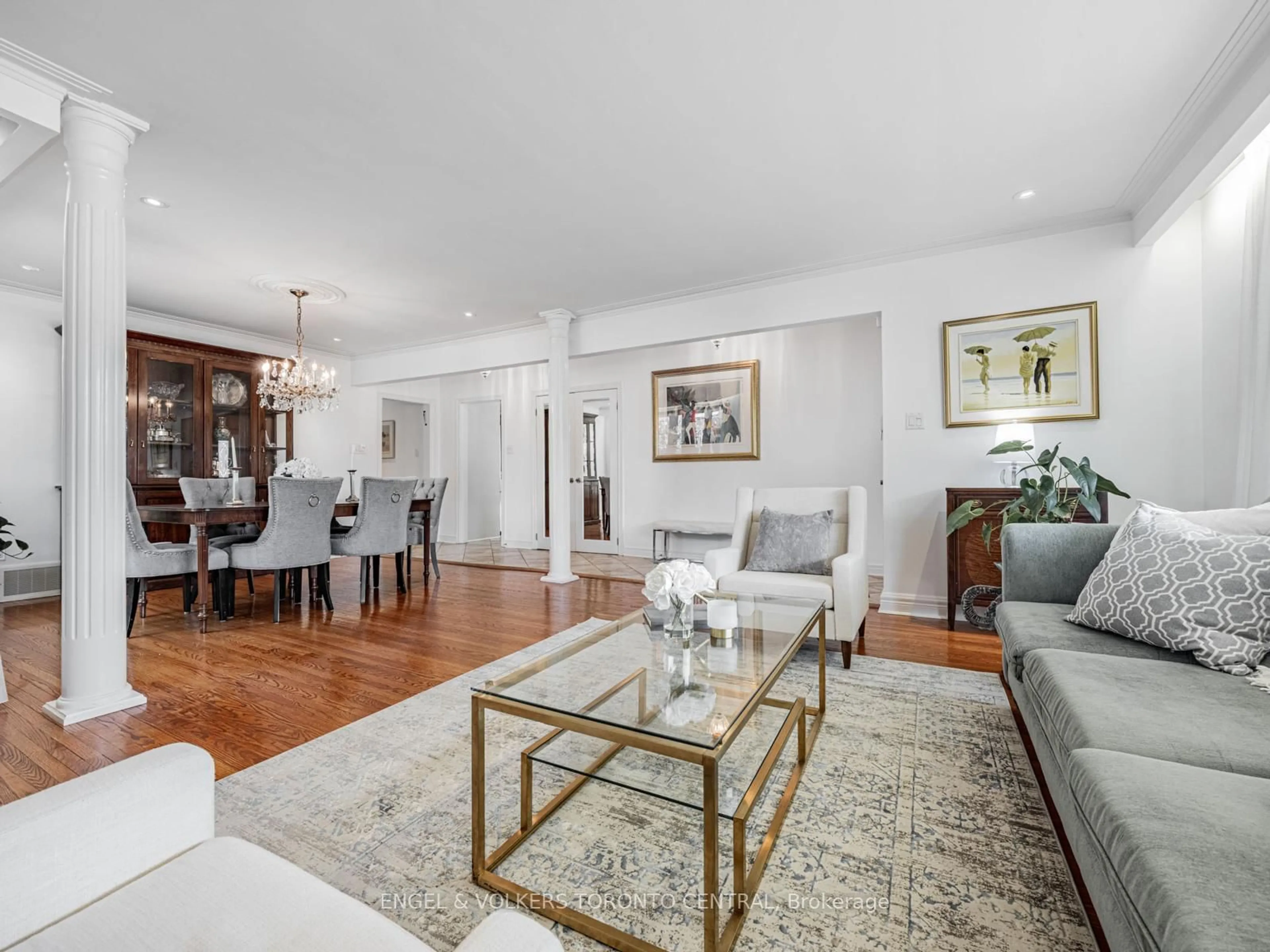 Living room with furniture, unknown for 41 Evanston Dr, Toronto Ontario M3H 5P2