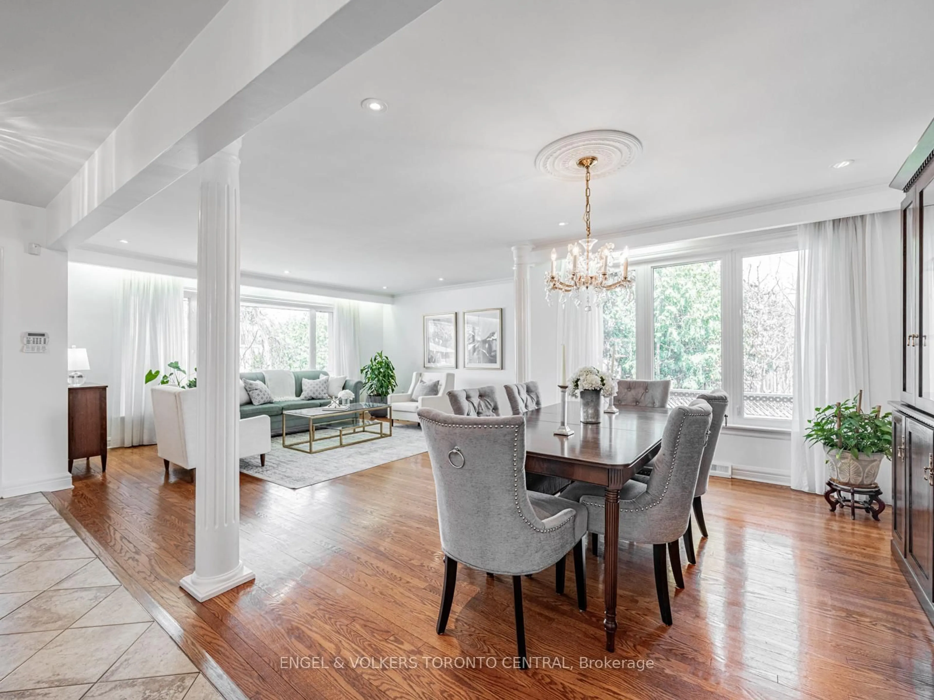 Dining room, wood/laminate floor for 41 Evanston Dr, Toronto Ontario M3H 5P2