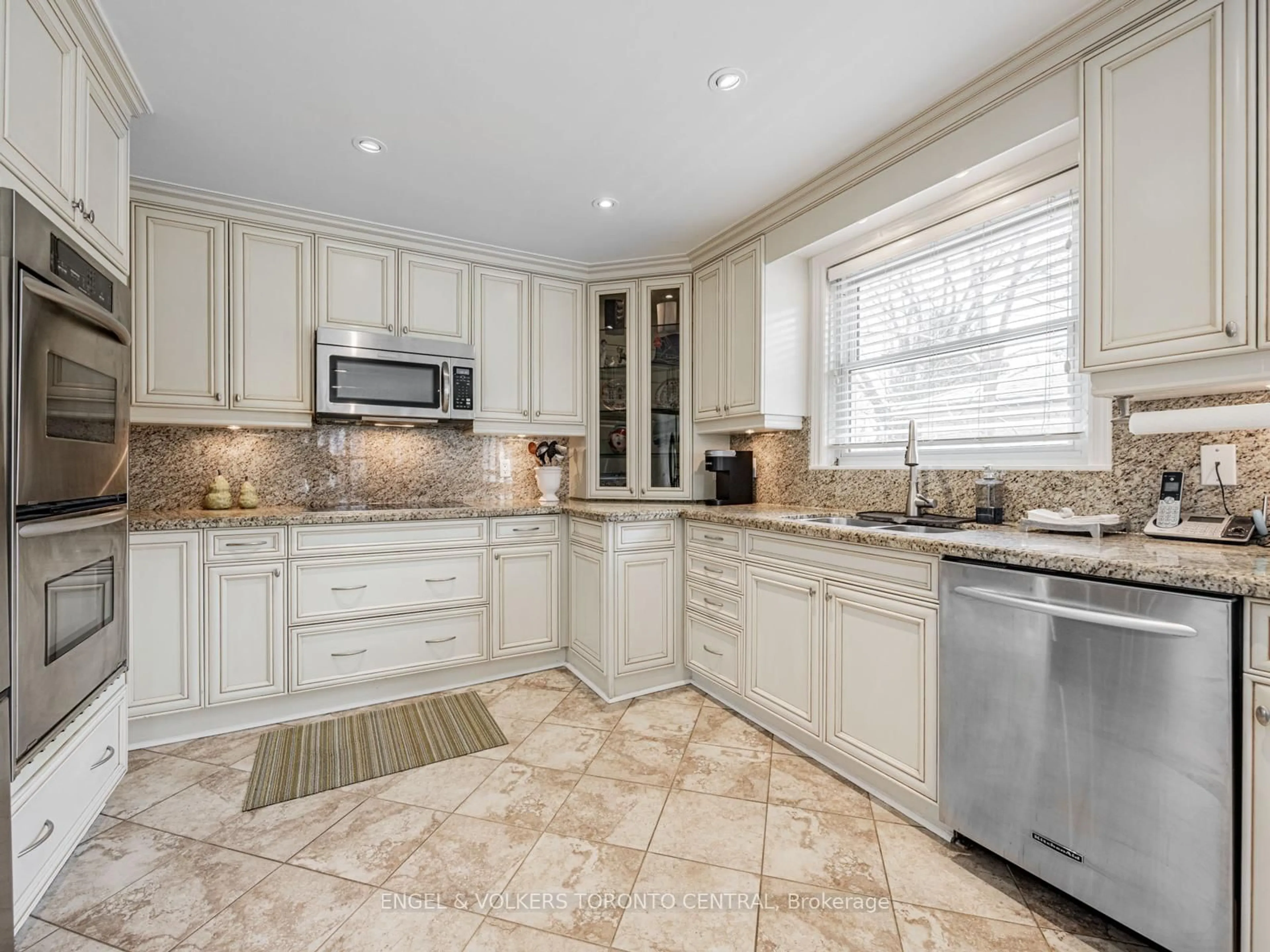 Open concept kitchen, ceramic/tile floor for 41 Evanston Dr, Toronto Ontario M3H 5P2